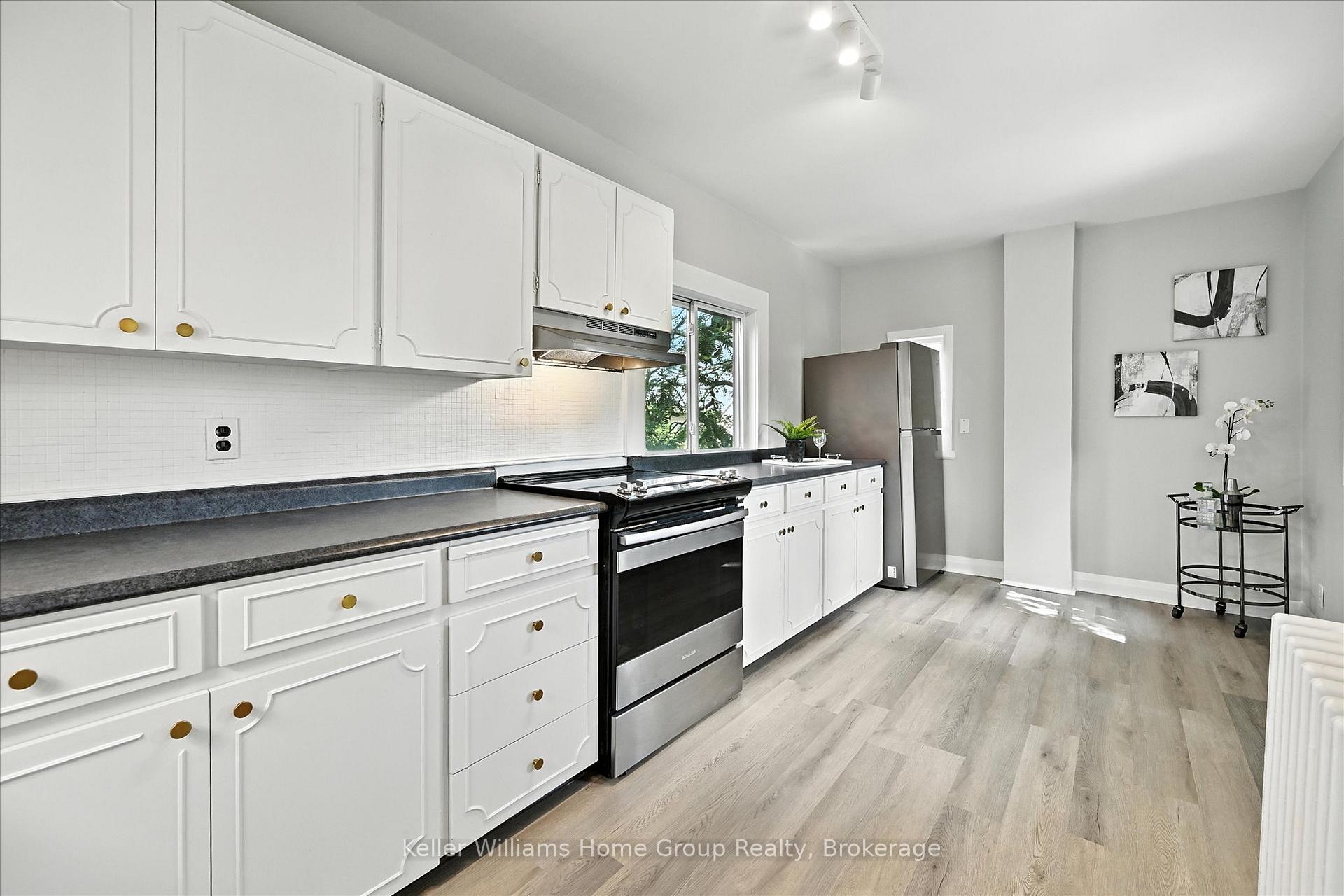 Photo 20 of 1047 Main Street E, Hamilton, Crown Point — HOMEH