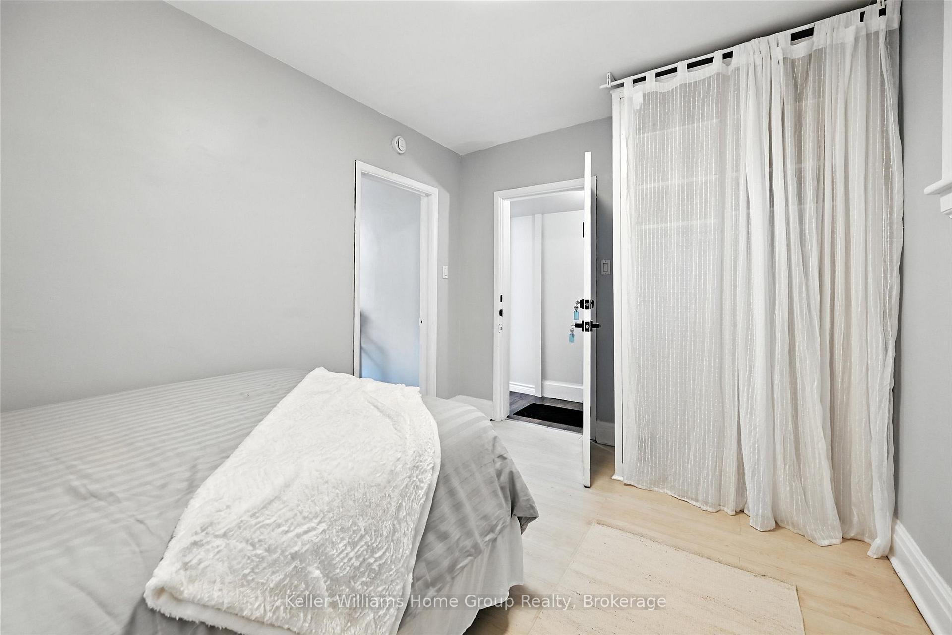 Photo 36 of 1047 Main Street E, Hamilton, Crown Point — HOMEH
