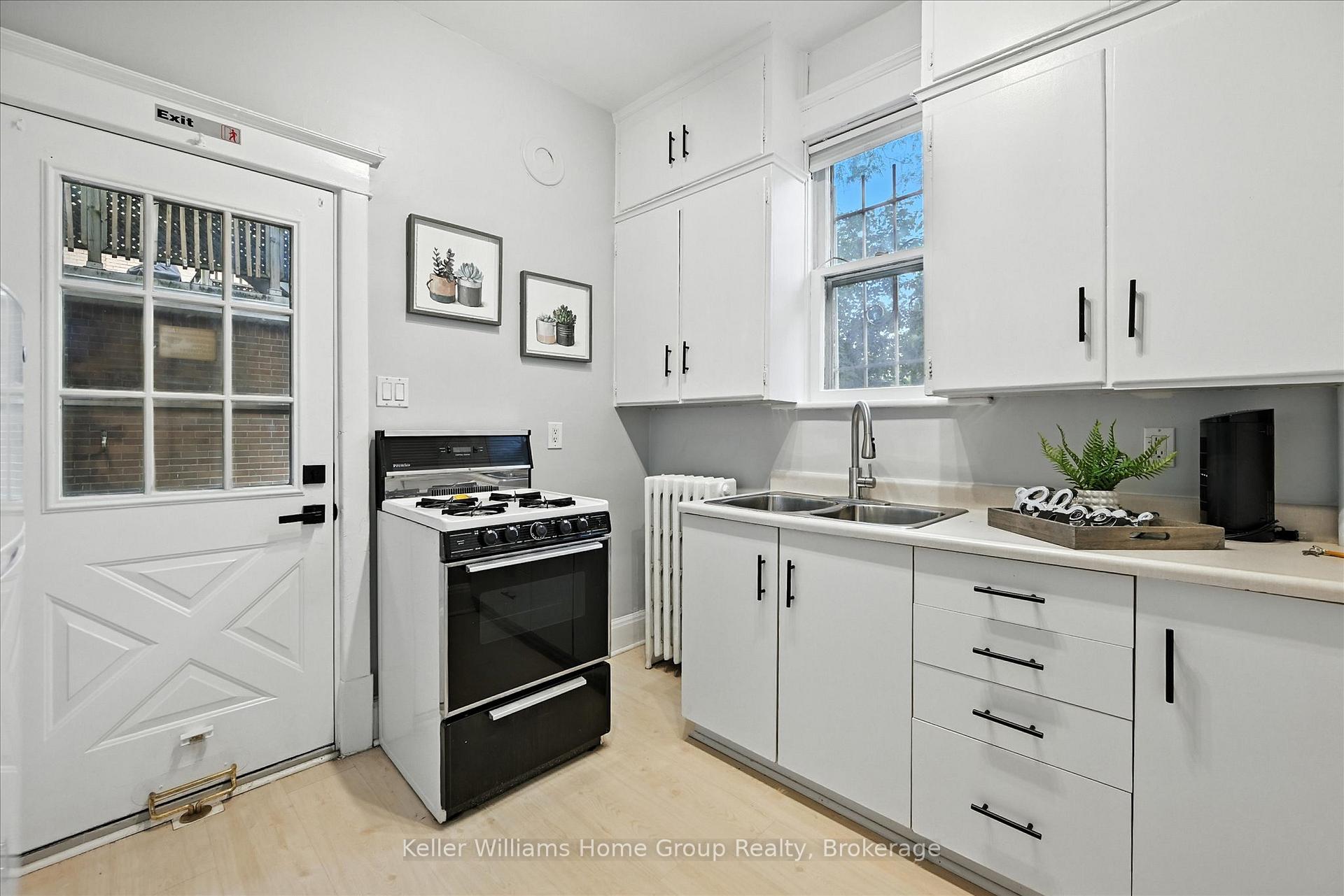 Photo 40 of 1047 Main Street E, Hamilton, Crown Point — HOMEH