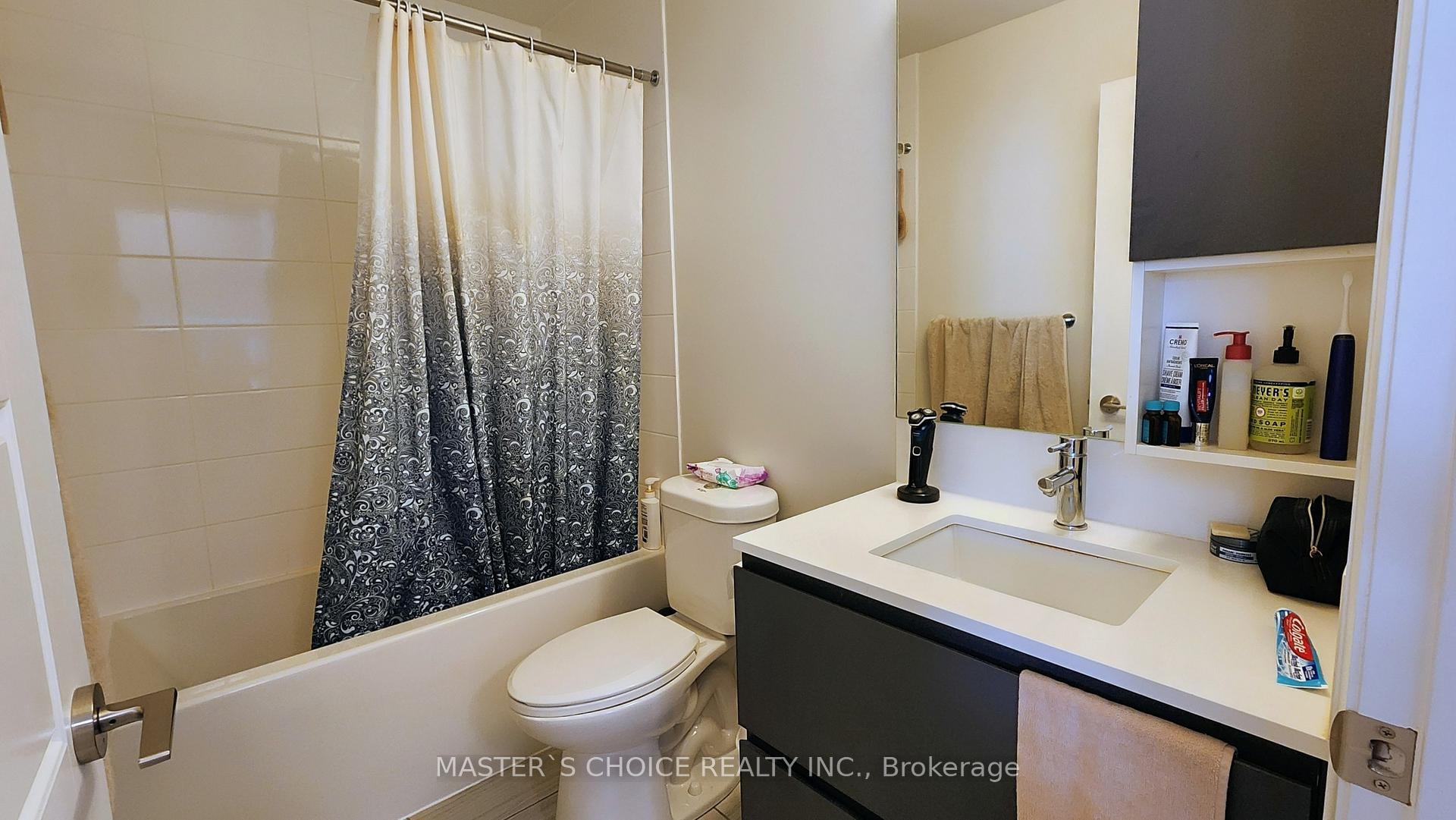 Photo 11 of Unit 318, 15 Water Walk Drive, Markham, Unionville — HOMEH