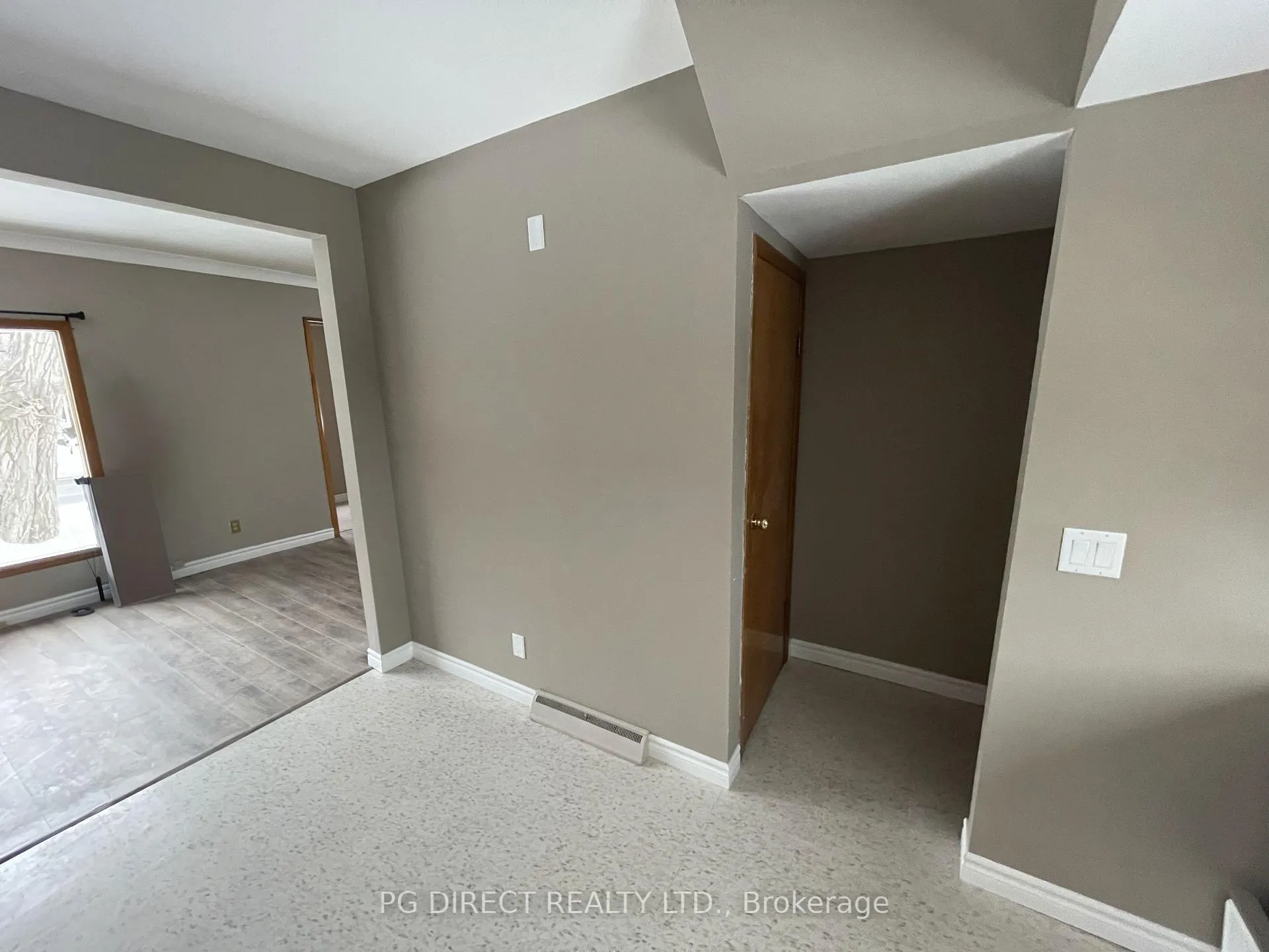 Photo 3 of 1638 Queen Street E, Sault Ste Marie — HOMEH