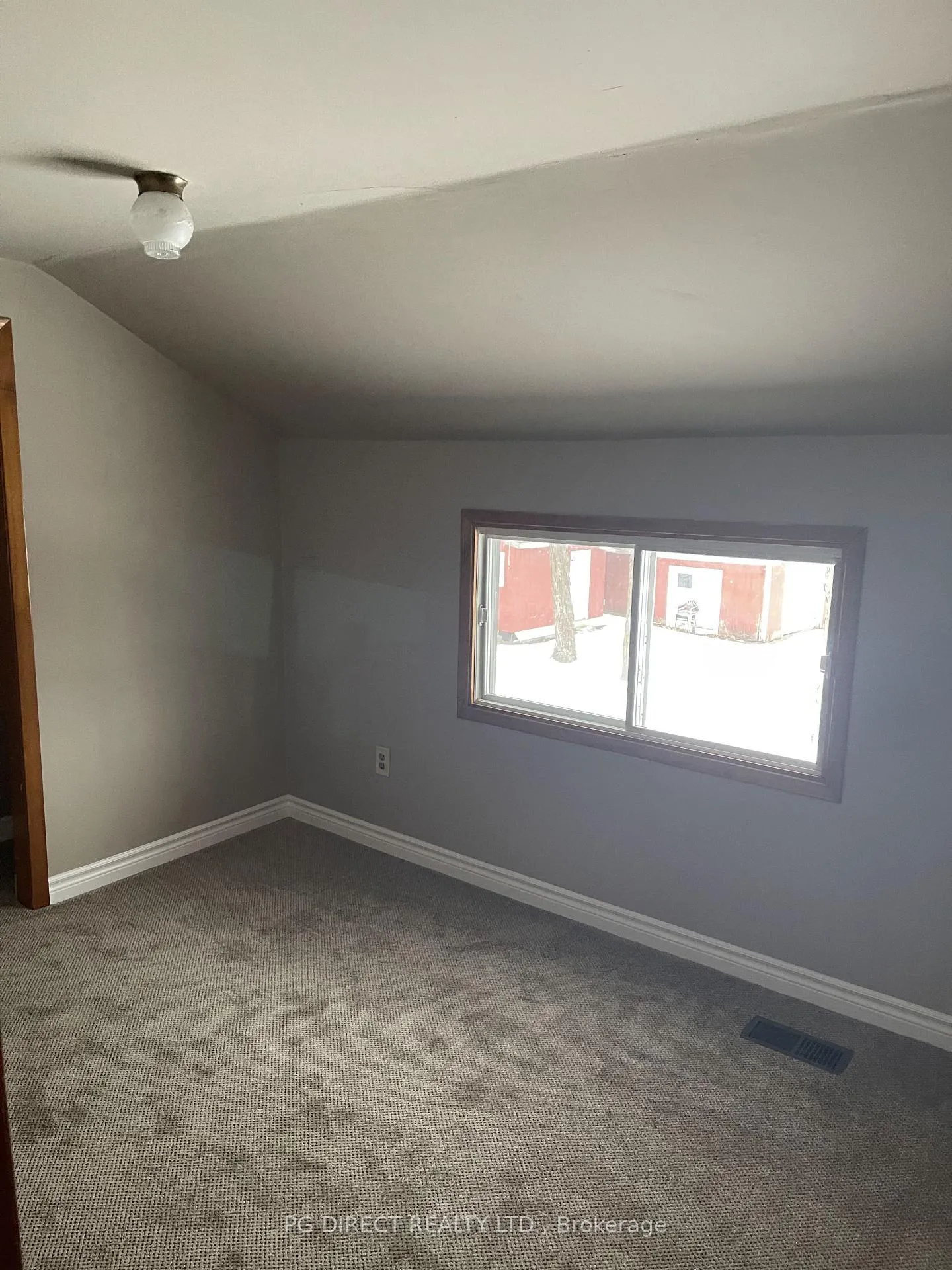 Photo 5 of 1638 Queen Street E, Sault Ste Marie — HOMEH