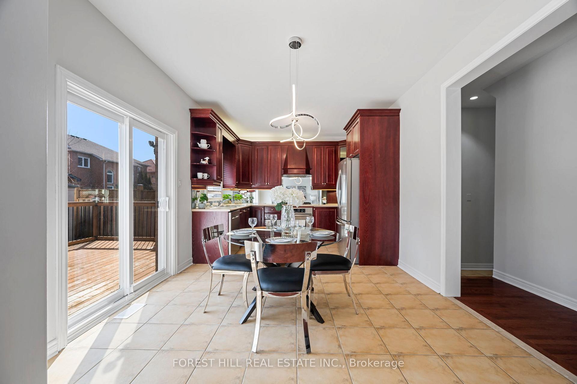 Photo 7 of 99 Gateway Drive, Aurora, Bayview Wellington — HOMEH