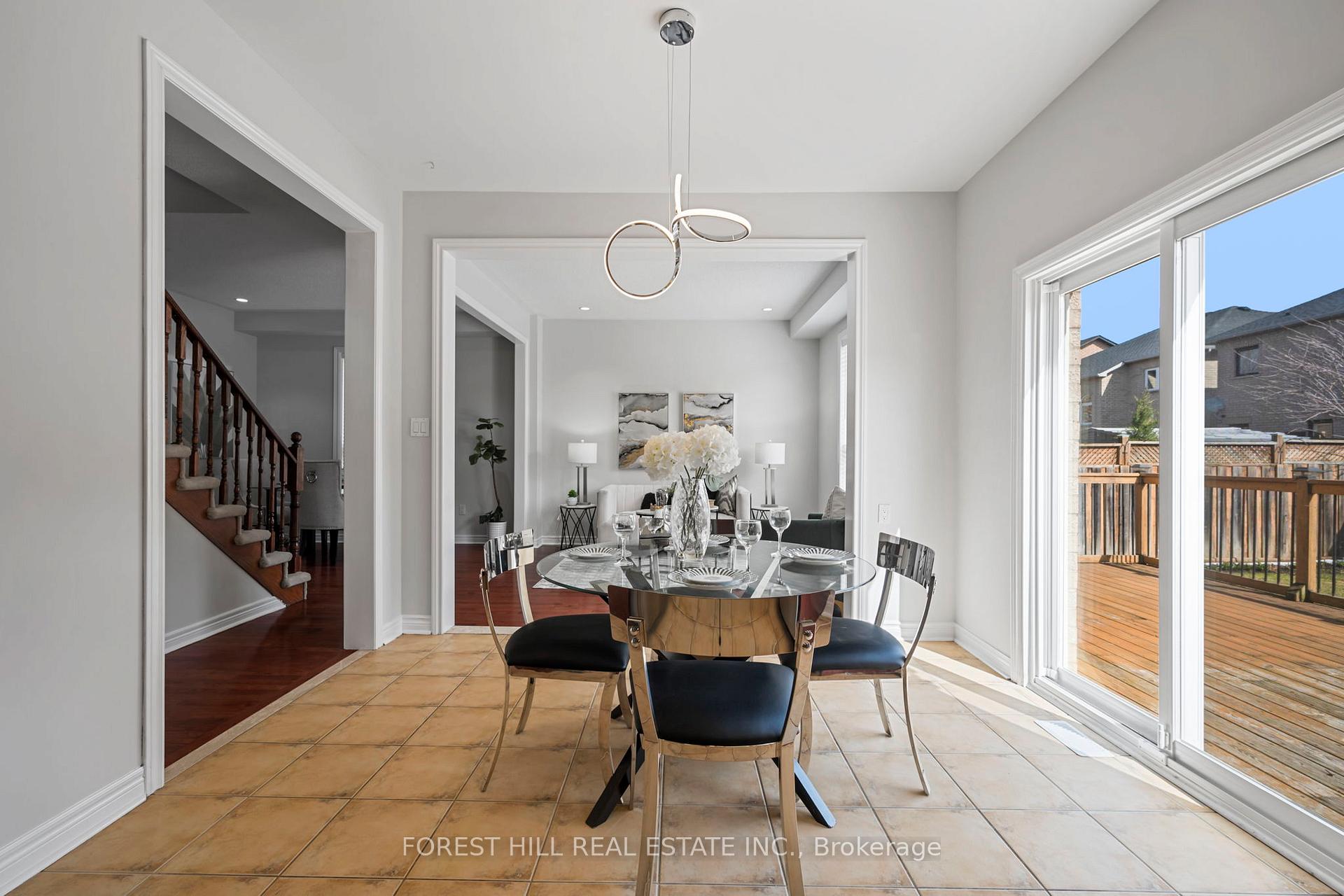 Photo 14 of 99 Gateway Drive, Aurora, Bayview Wellington — HOMEH