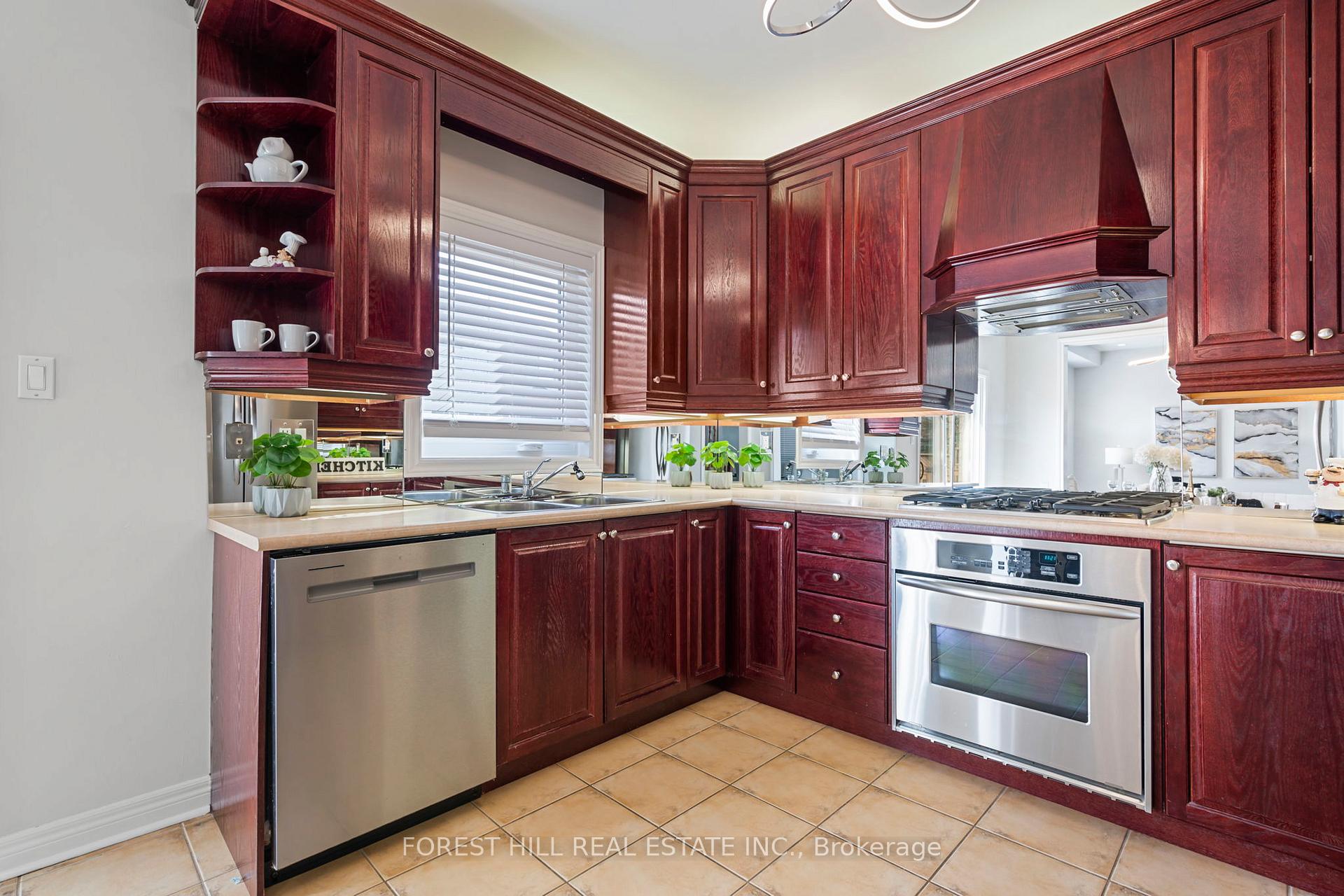 Photo 9 of 99 Gateway Drive, Aurora, Bayview Wellington — HOMEH