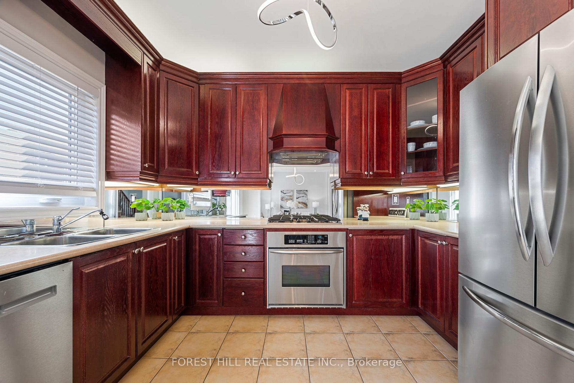 Photo 11 of 99 Gateway Drive, Aurora, Bayview Wellington — HOMEH