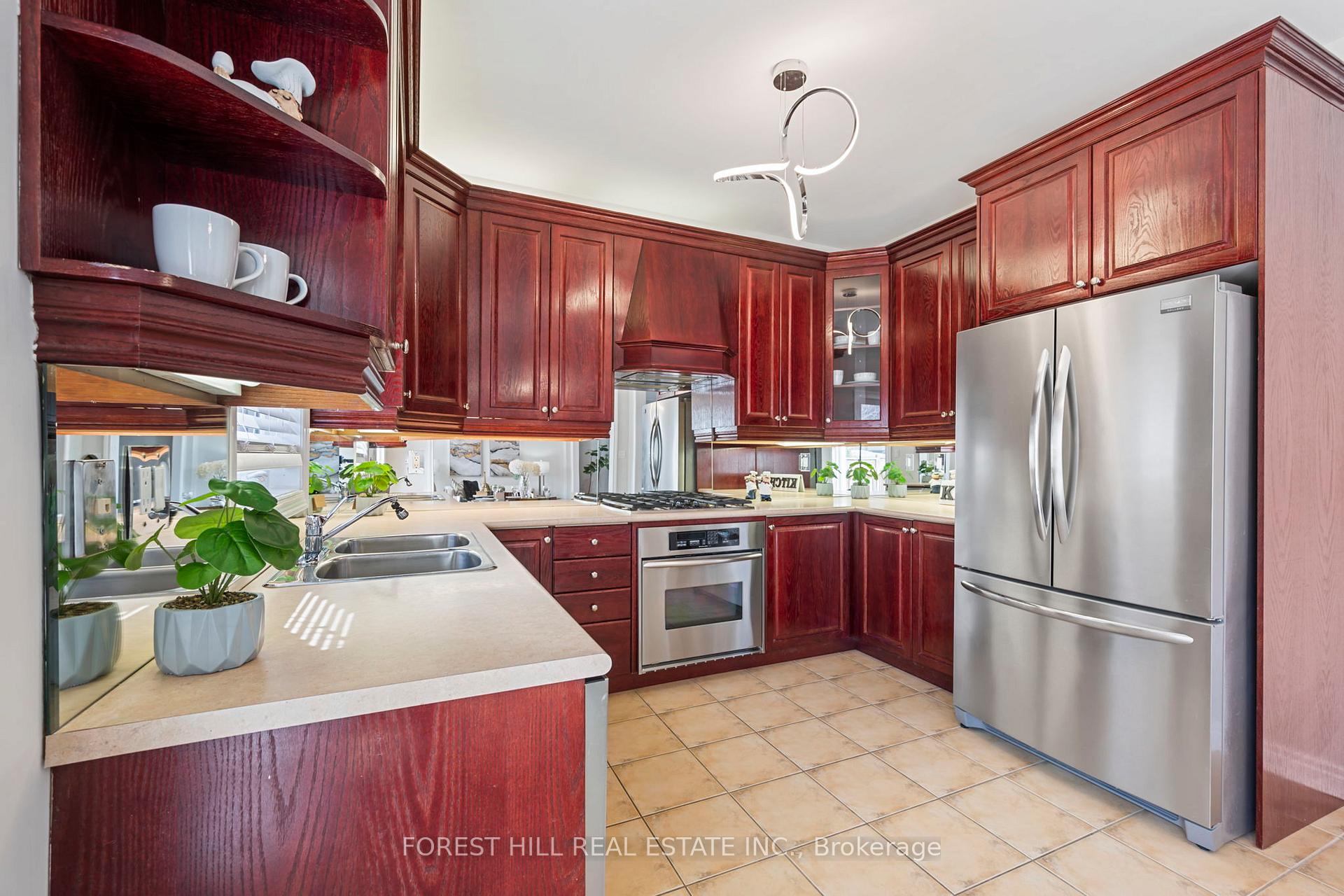 Photo 13 of 99 Gateway Drive, Aurora, Bayview Wellington — HOMEH