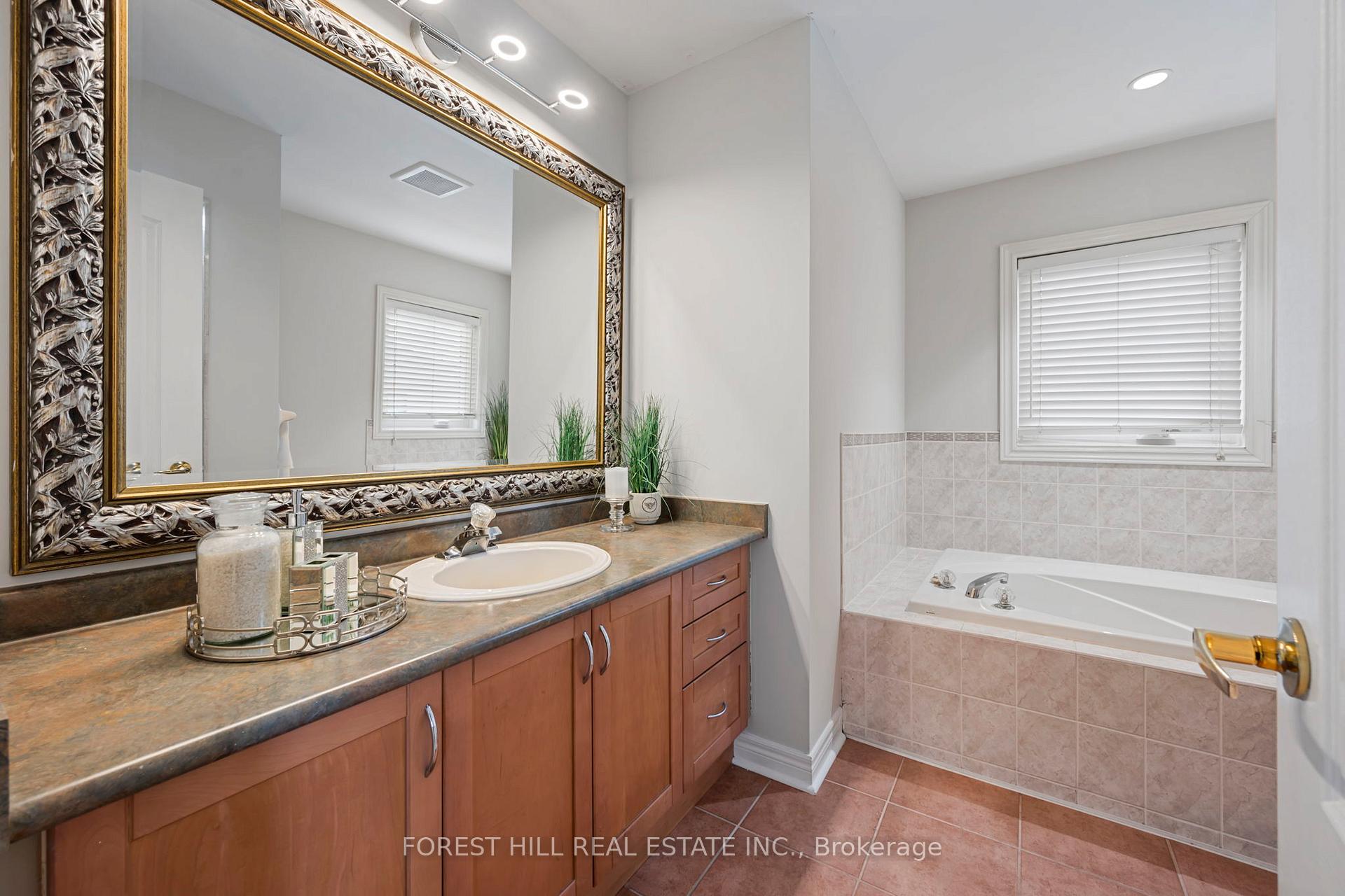 Photo 21 of 99 Gateway Drive, Aurora, Bayview Wellington — HOMEH