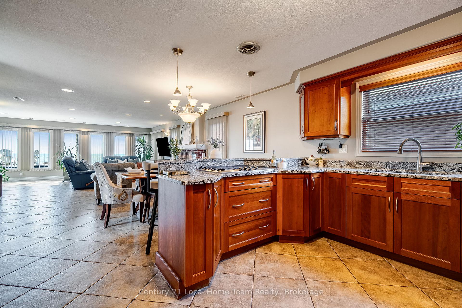 Photo 2 of 700 Point Pelee Drive, Leamington — HOMEH