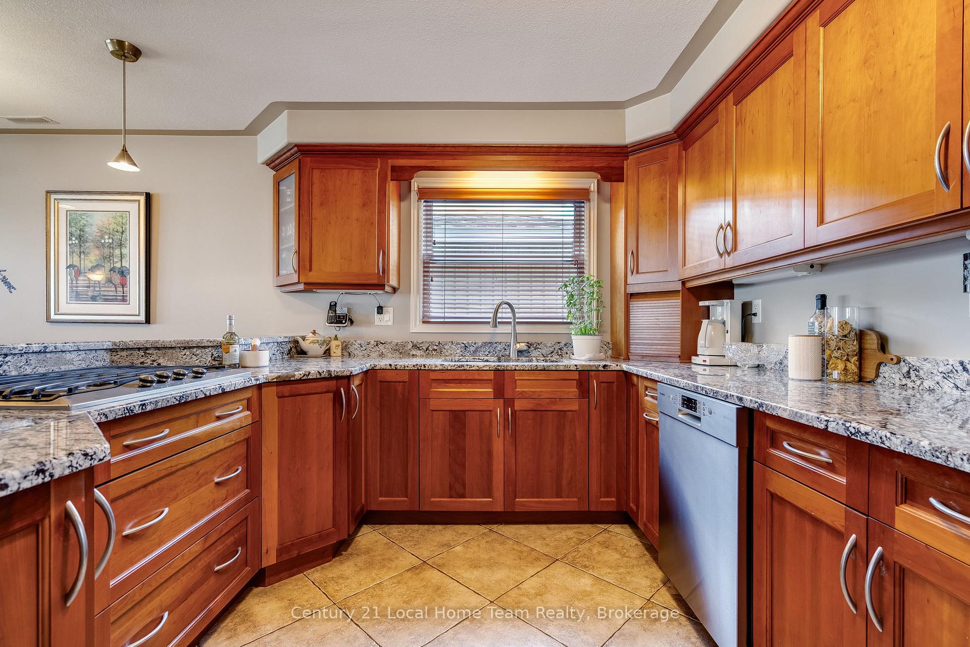 Photo 3 of 700 Point Pelee Drive, Leamington — HOMEH