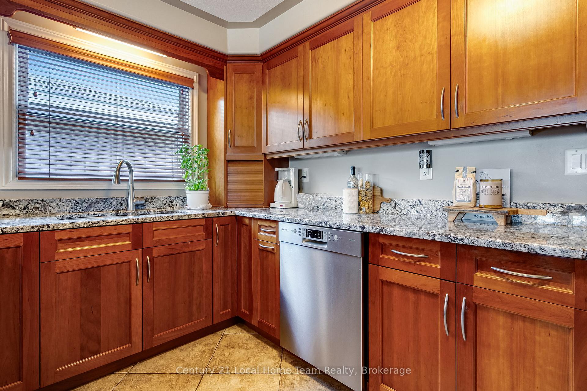 Photo 4 of 700 Point Pelee Drive, Leamington — HOMEH