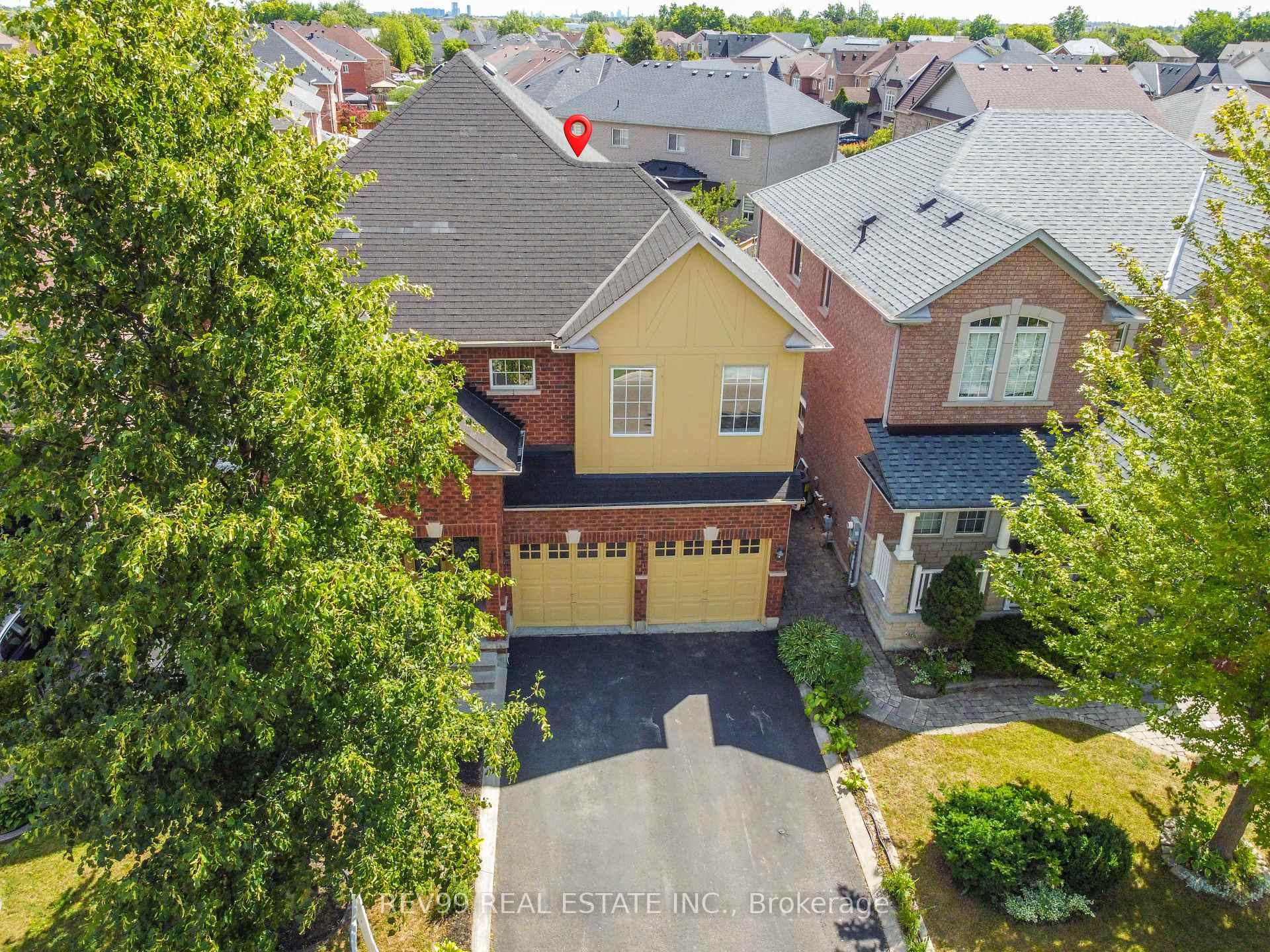 Photo 1 of 39 Bonistel Crescent, Brampton, Fletcher's Meadow — HOMEH