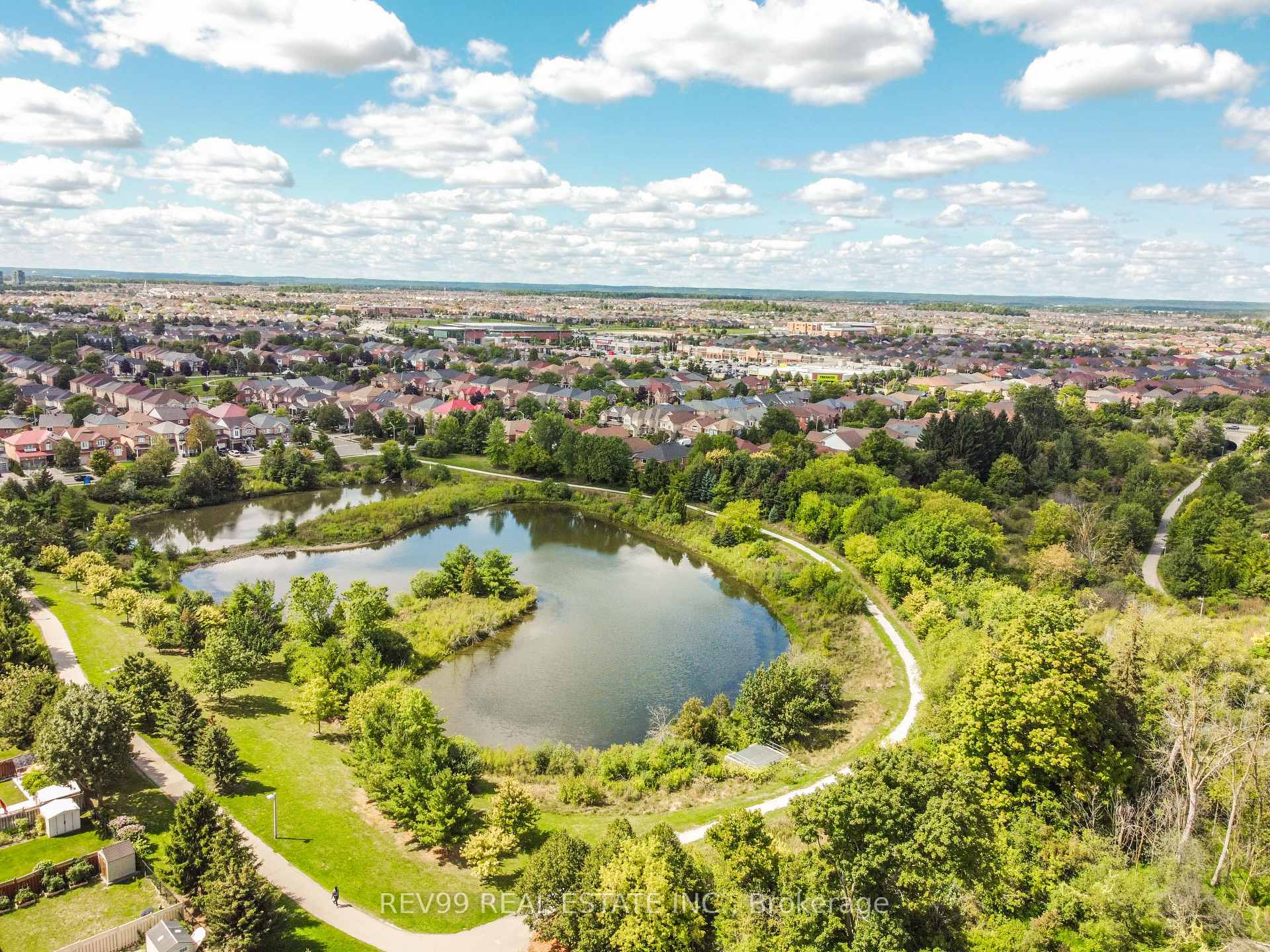 Photo 2 of 39 Bonistel Crescent, Brampton, Fletcher's Meadow — HOMEH