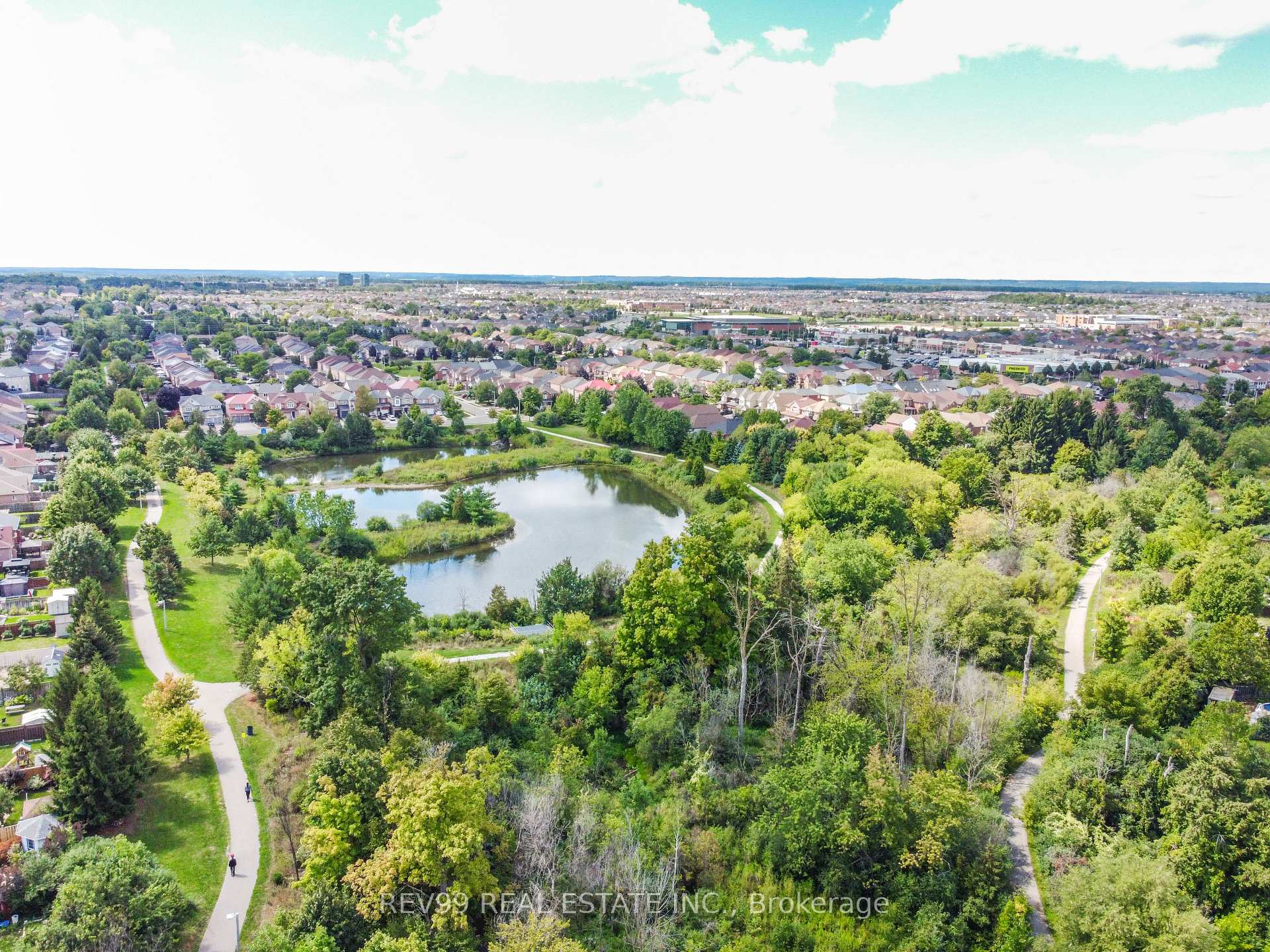 Photo 3 of 39 Bonistel Crescent, Brampton, Fletcher's Meadow — HOMEH