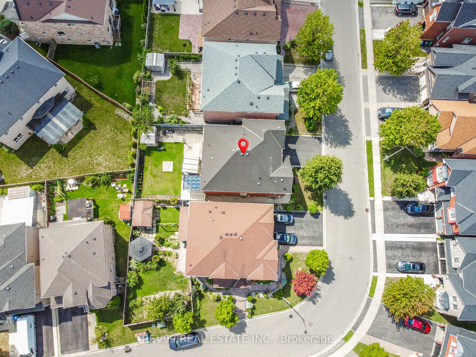 Photo 5 of 39 Bonistel Crescent, Brampton, Fletcher's Meadow — HOMEH