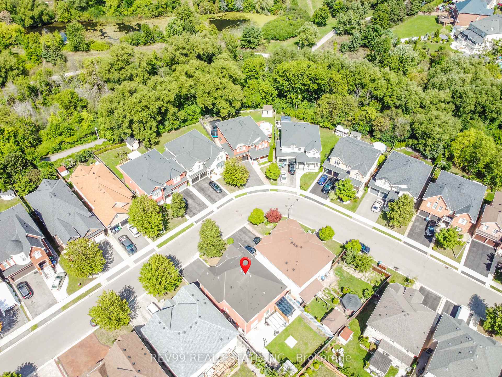 Photo 7 of 39 Bonistel Crescent, Brampton, Fletcher's Meadow — HOMEH