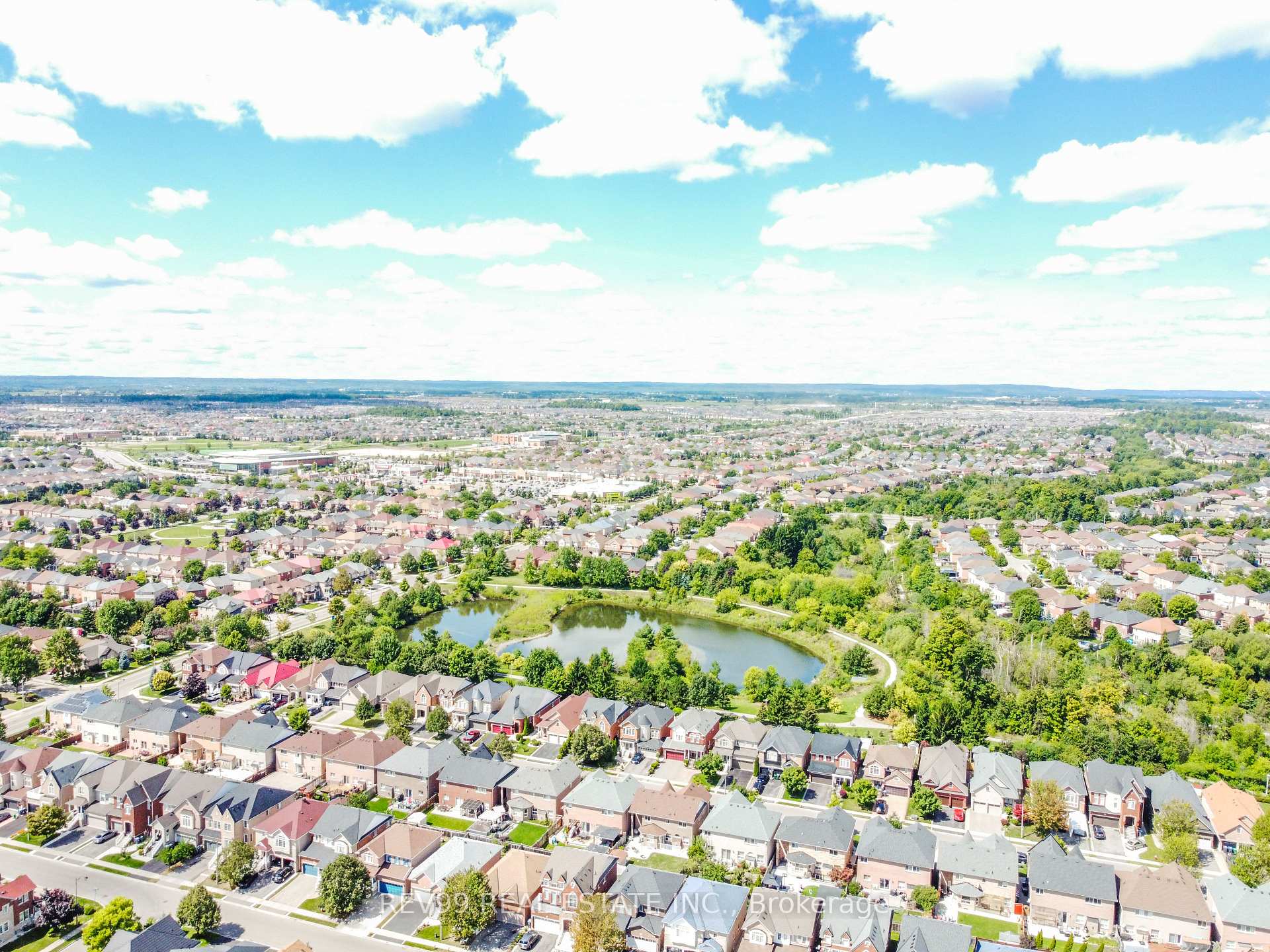 Photo 9 of 39 Bonistel Crescent, Brampton, Fletcher's Meadow — HOMEH