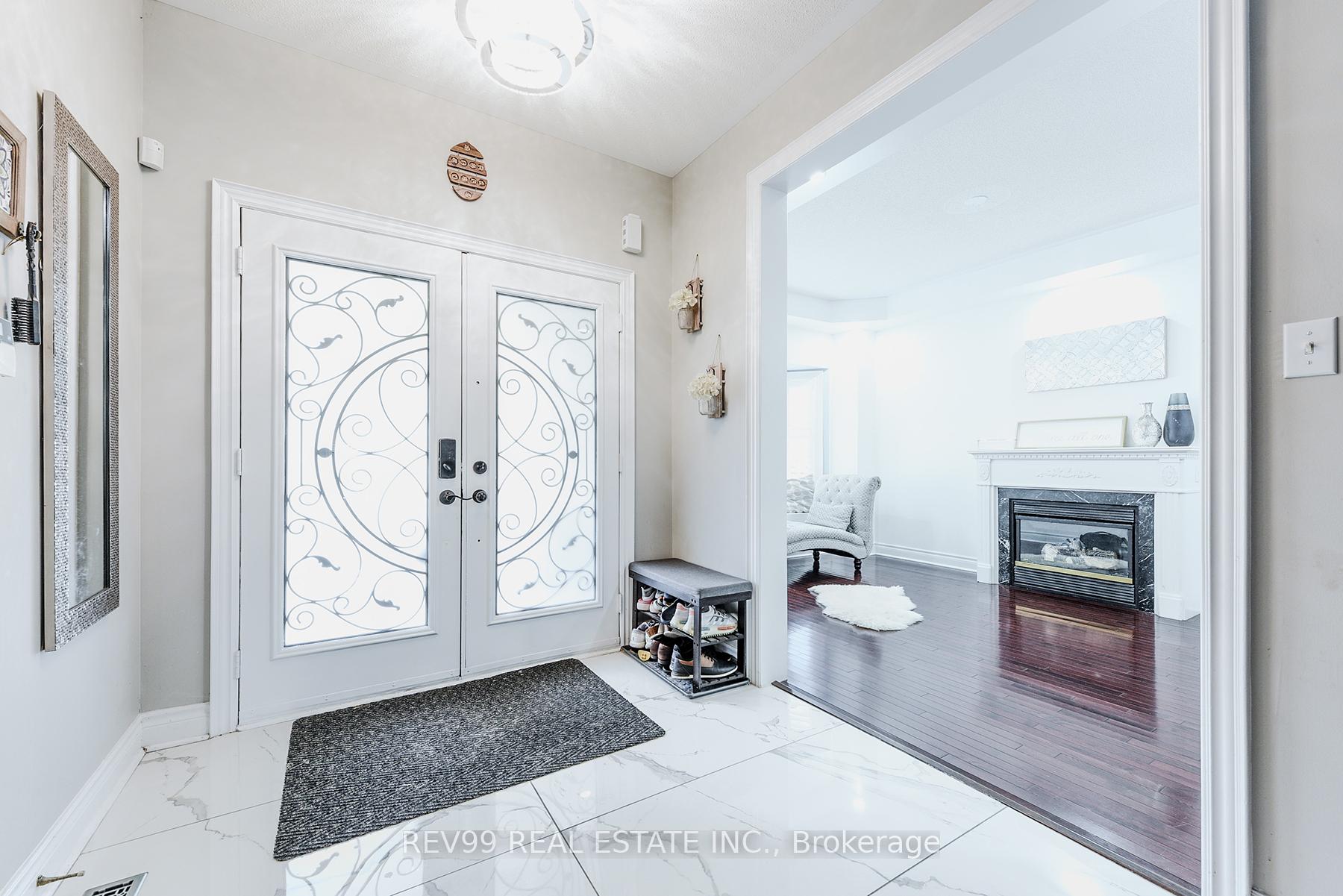 Photo 11 of 39 Bonistel Crescent, Brampton, Fletcher's Meadow — HOMEH