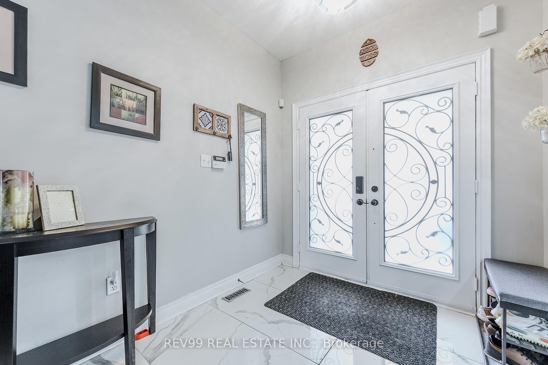 Photo 12 of 39 Bonistel Crescent, Brampton, Fletcher's Meadow — HOMEH
