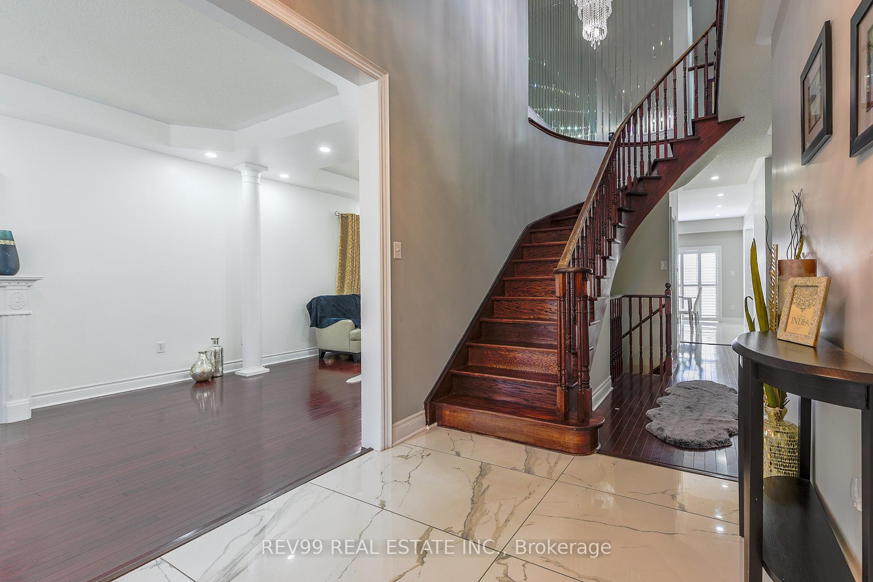 Photo 13 of 39 Bonistel Crescent, Brampton, Fletcher's Meadow — HOMEH