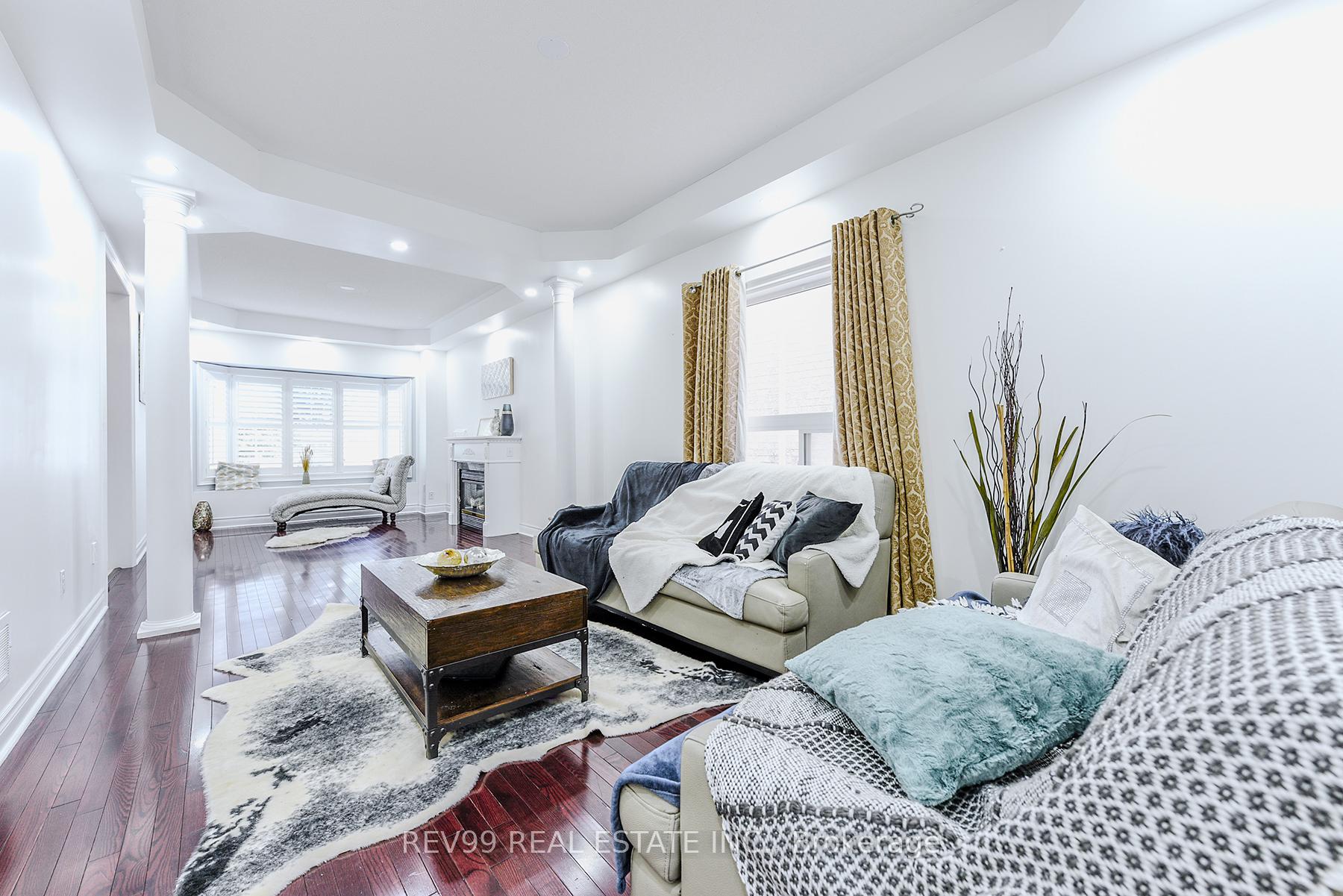 Photo 18 of 39 Bonistel Crescent, Brampton, Fletcher's Meadow — HOMEH