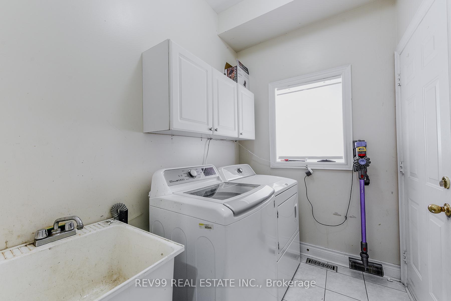 Photo 19 of 39 Bonistel Crescent, Brampton, Fletcher's Meadow — HOMEH