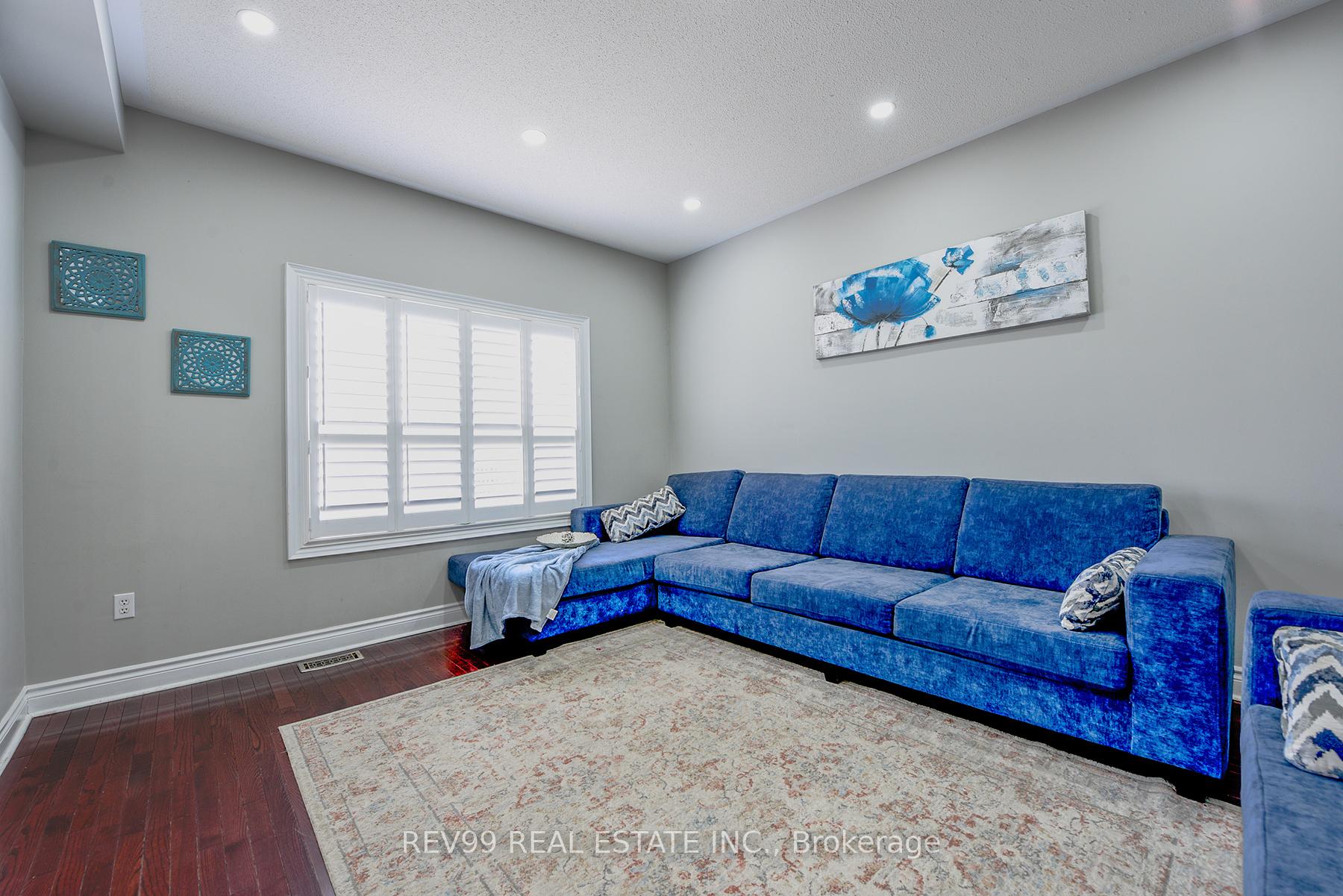 Photo 22 of 39 Bonistel Crescent, Brampton, Fletcher's Meadow — HOMEH