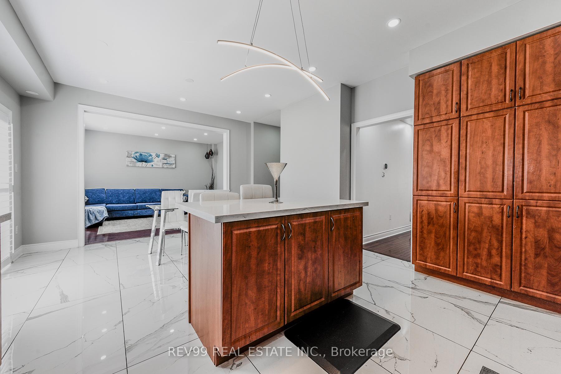 Photo 27 of 39 Bonistel Crescent, Brampton, Fletcher's Meadow — HOMEH
