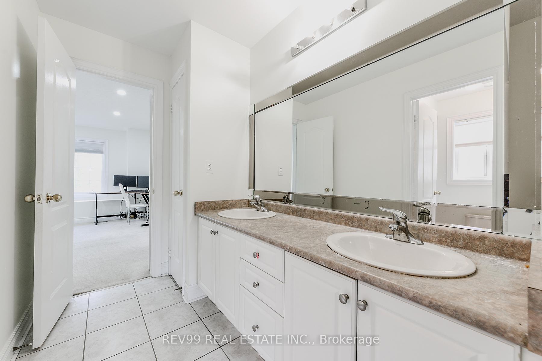 Photo 34 of 39 Bonistel Crescent, Brampton, Fletcher's Meadow — HOMEH