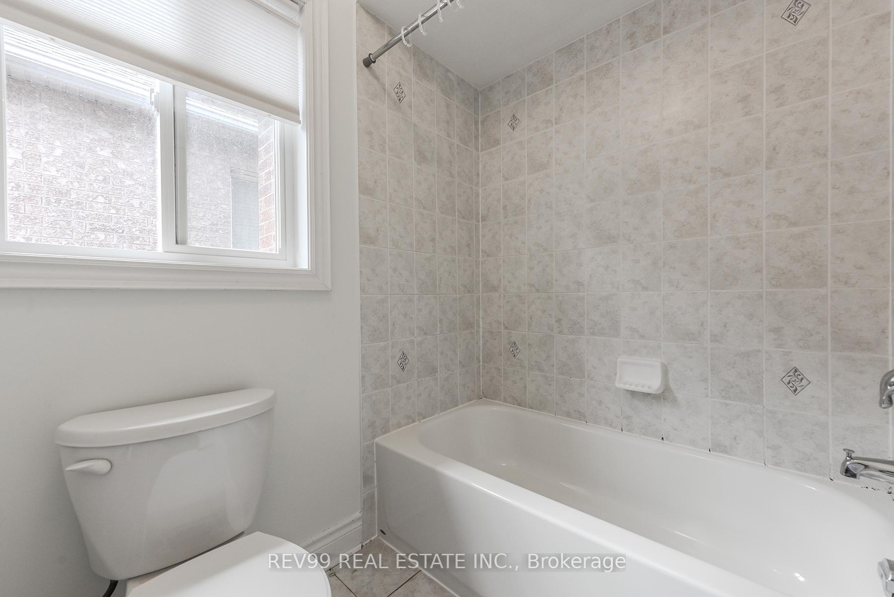 Photo 35 of 39 Bonistel Crescent, Brampton, Fletcher's Meadow — HOMEH