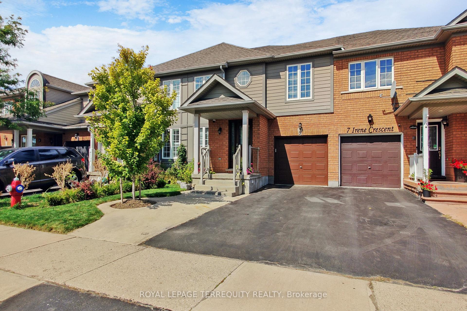 Photo 2 of 9 Irene Crescent, Brampton, Fletcher's Meadow — HOMEH