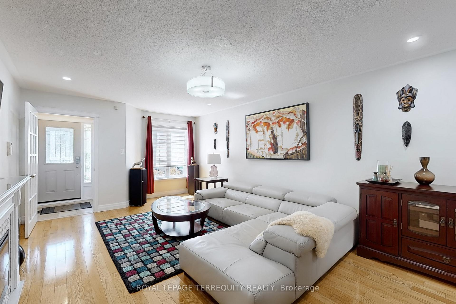 Photo 4 of 9 Irene Crescent, Brampton, Fletcher's Meadow — HOMEH