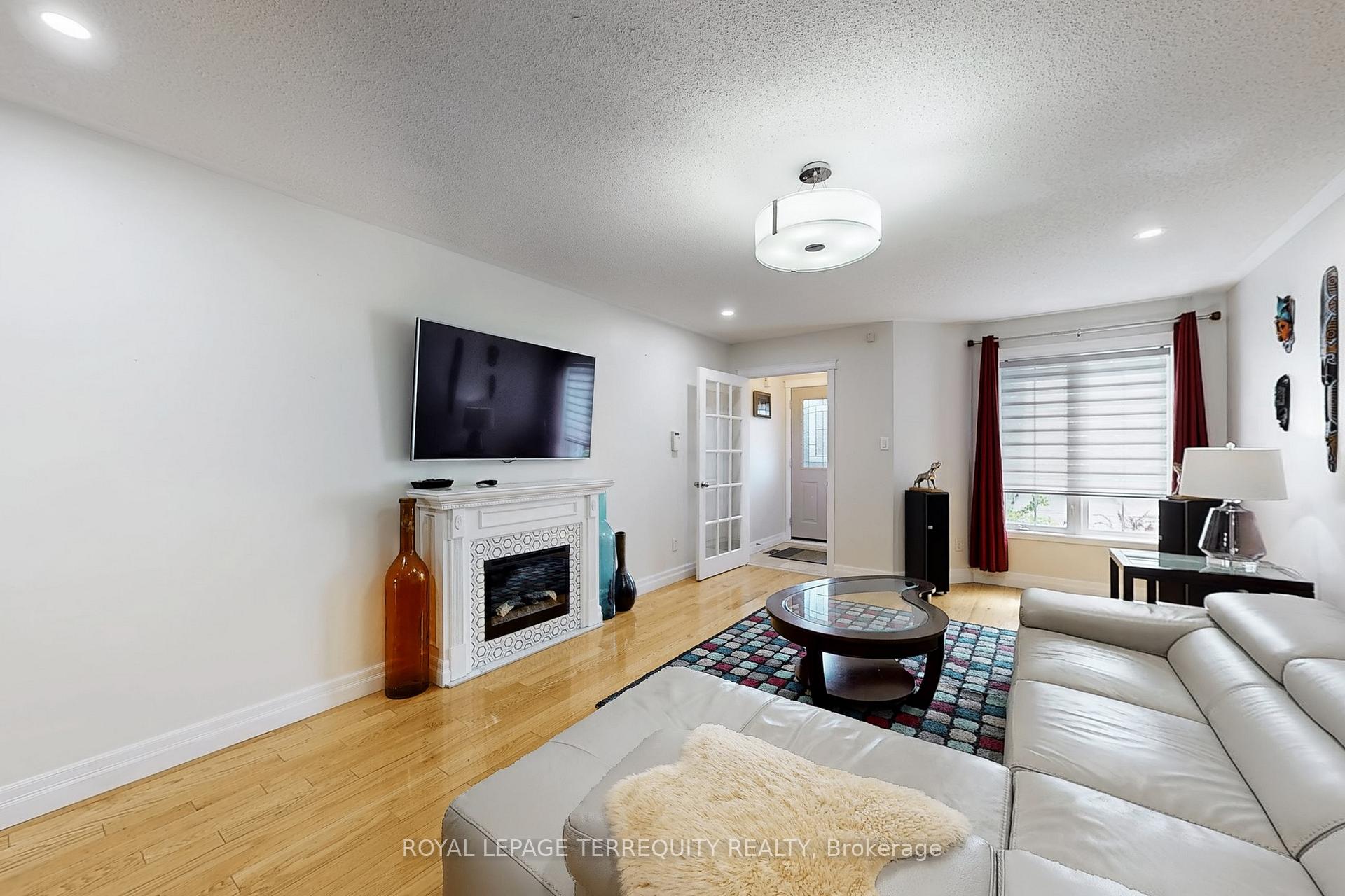 Photo 5 of 9 Irene Crescent, Brampton, Fletcher's Meadow — HOMEH