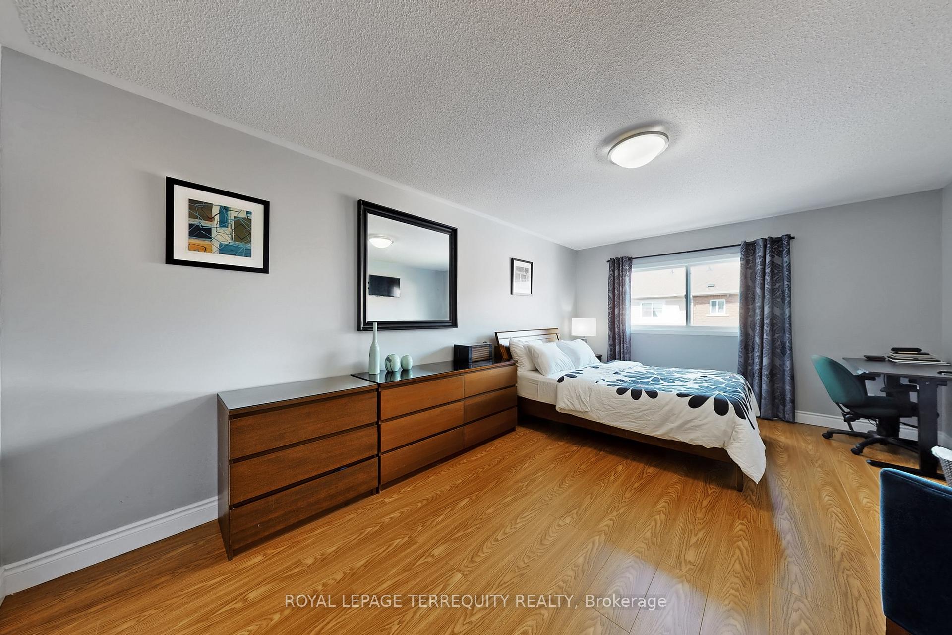Photo 20 of 9 Irene Crescent, Brampton, Fletcher's Meadow — HOMEH