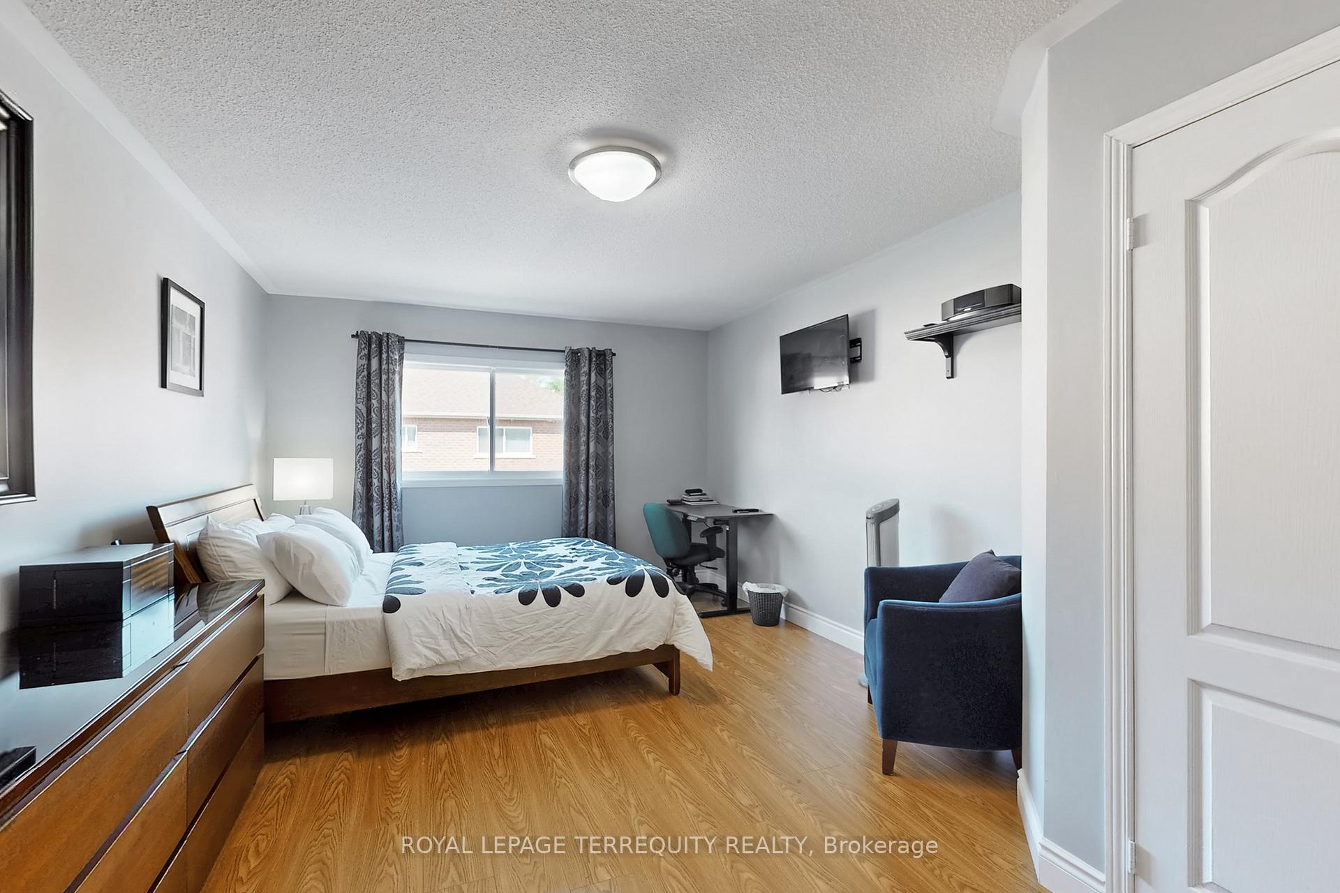 Photo 21 of 9 Irene Crescent, Brampton, Fletcher's Meadow — HOMEH