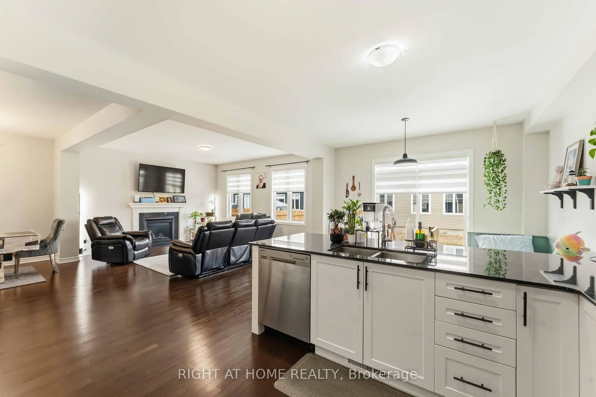 Photo 15 of 1006 Keeper Heights, Ottawa, Goulbourn Twp From Franktown Rd/South To Rideau — HOMEH