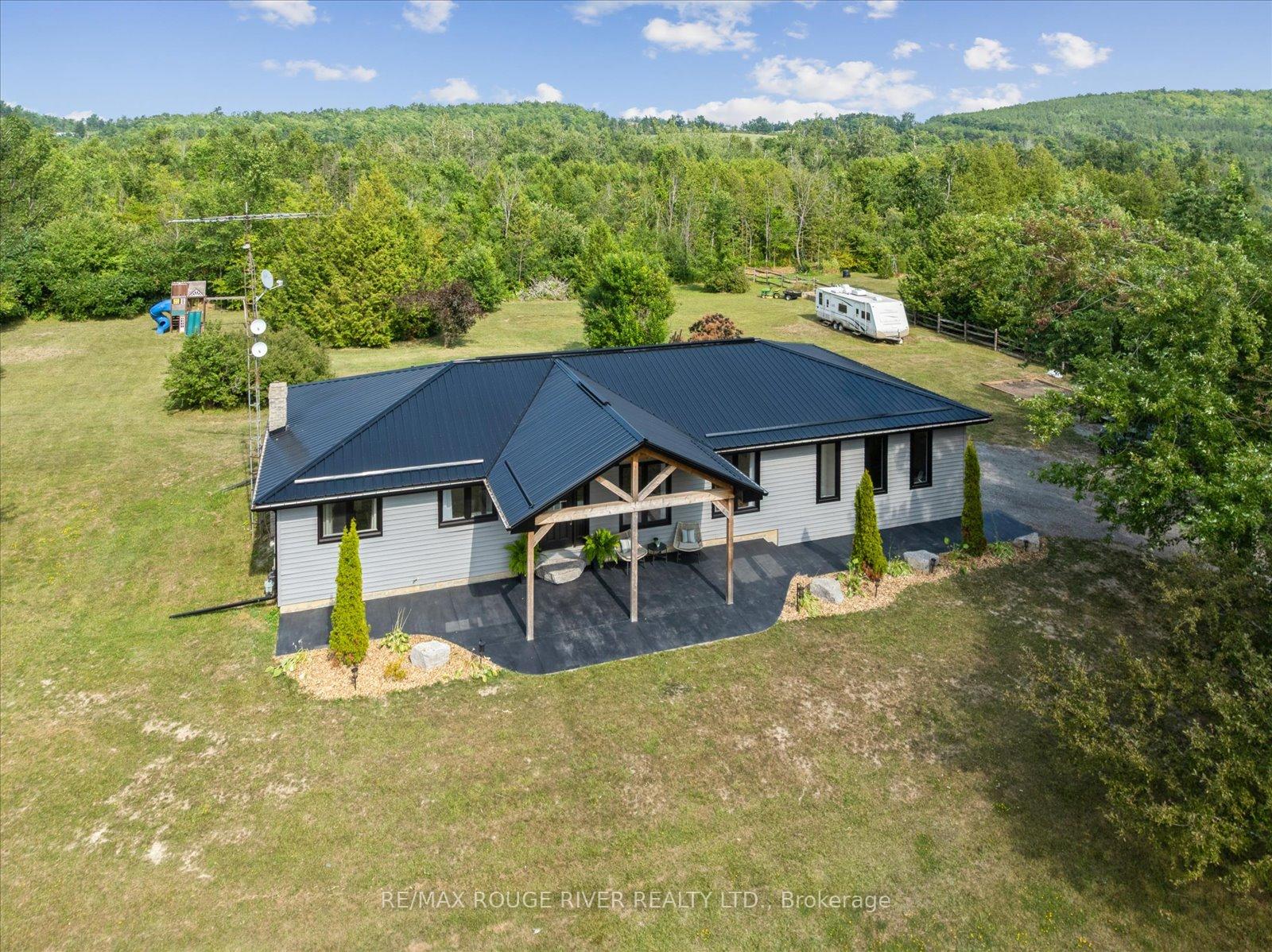 Photo 2 of 2064 Darling Crescent, Cavan Monaghan, Cavan Twp — HOMEH