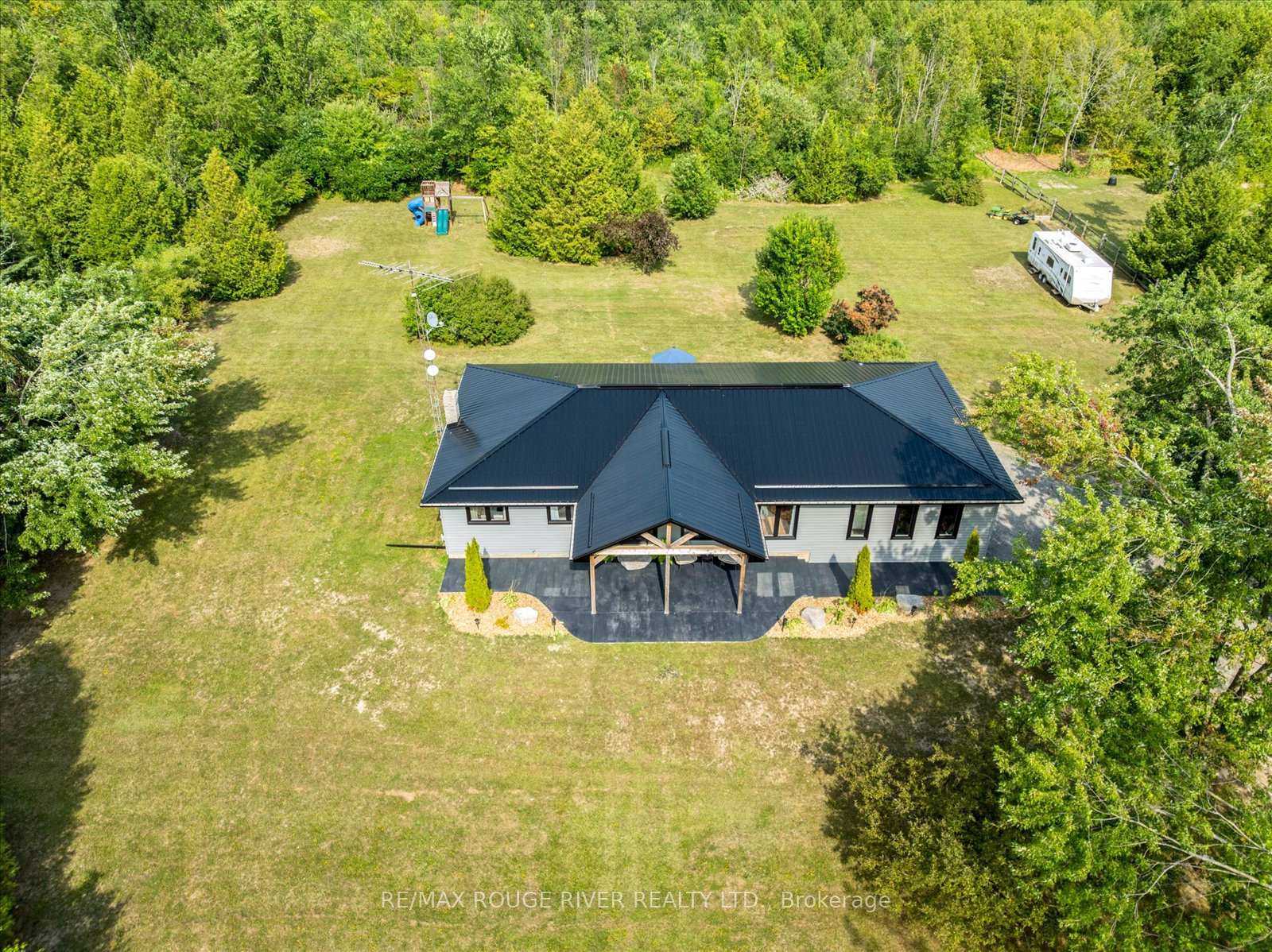 Photo 41 of 2064 Darling Crescent, Cavan Monaghan, Cavan Twp — HOMEH
