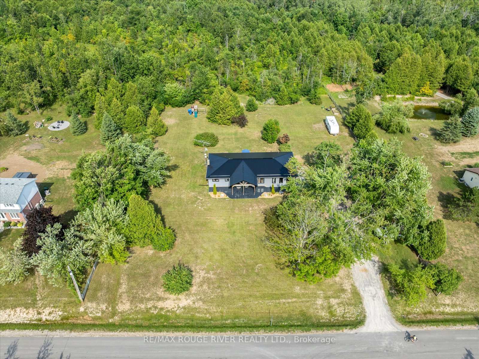 Photo 40 of 2064 Darling Crescent, Cavan Monaghan, Cavan Twp — HOMEH