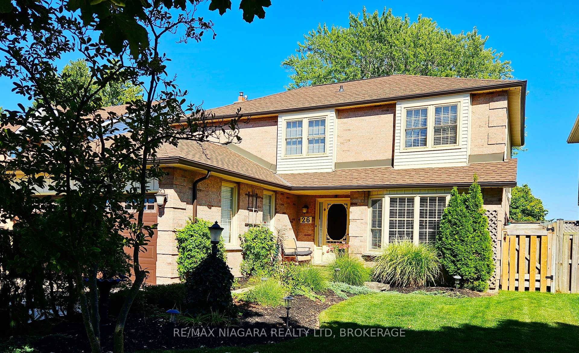Photo 1 of 26 Strada Boulevard, St. Catharines, Rykert/Vansickle — HOMEH