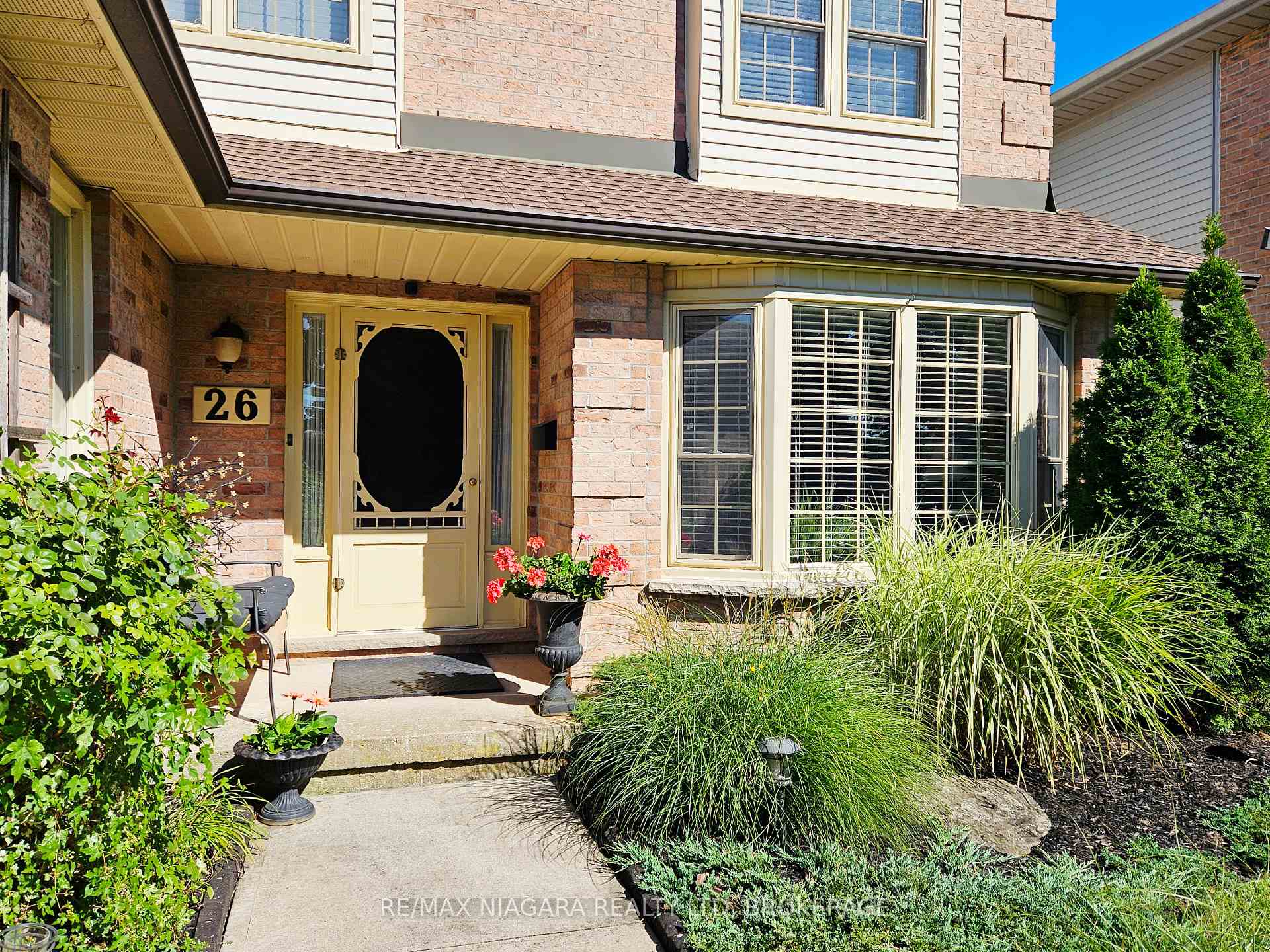 Photo 3 of 26 Strada Boulevard, St. Catharines, Rykert/Vansickle — HOMEH