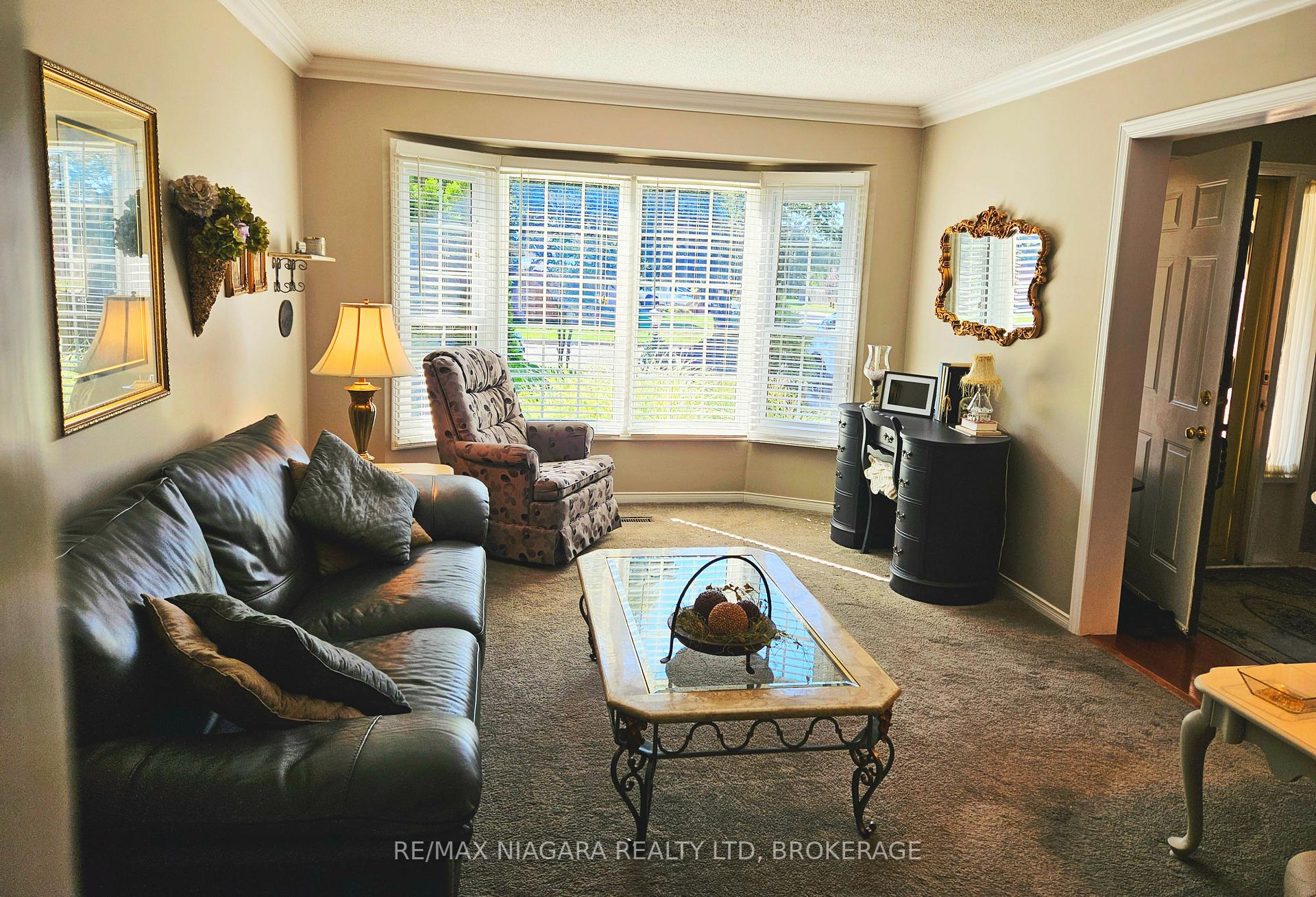 Photo 10 of 26 Strada Boulevard, St. Catharines, Rykert/Vansickle — HOMEH