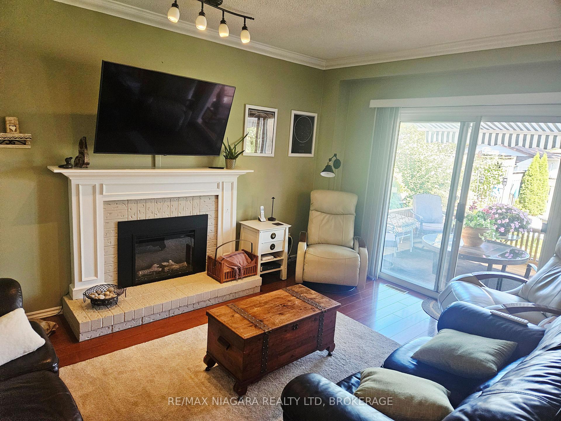 Photo 11 of 26 Strada Boulevard, St. Catharines, Rykert/Vansickle — HOMEH