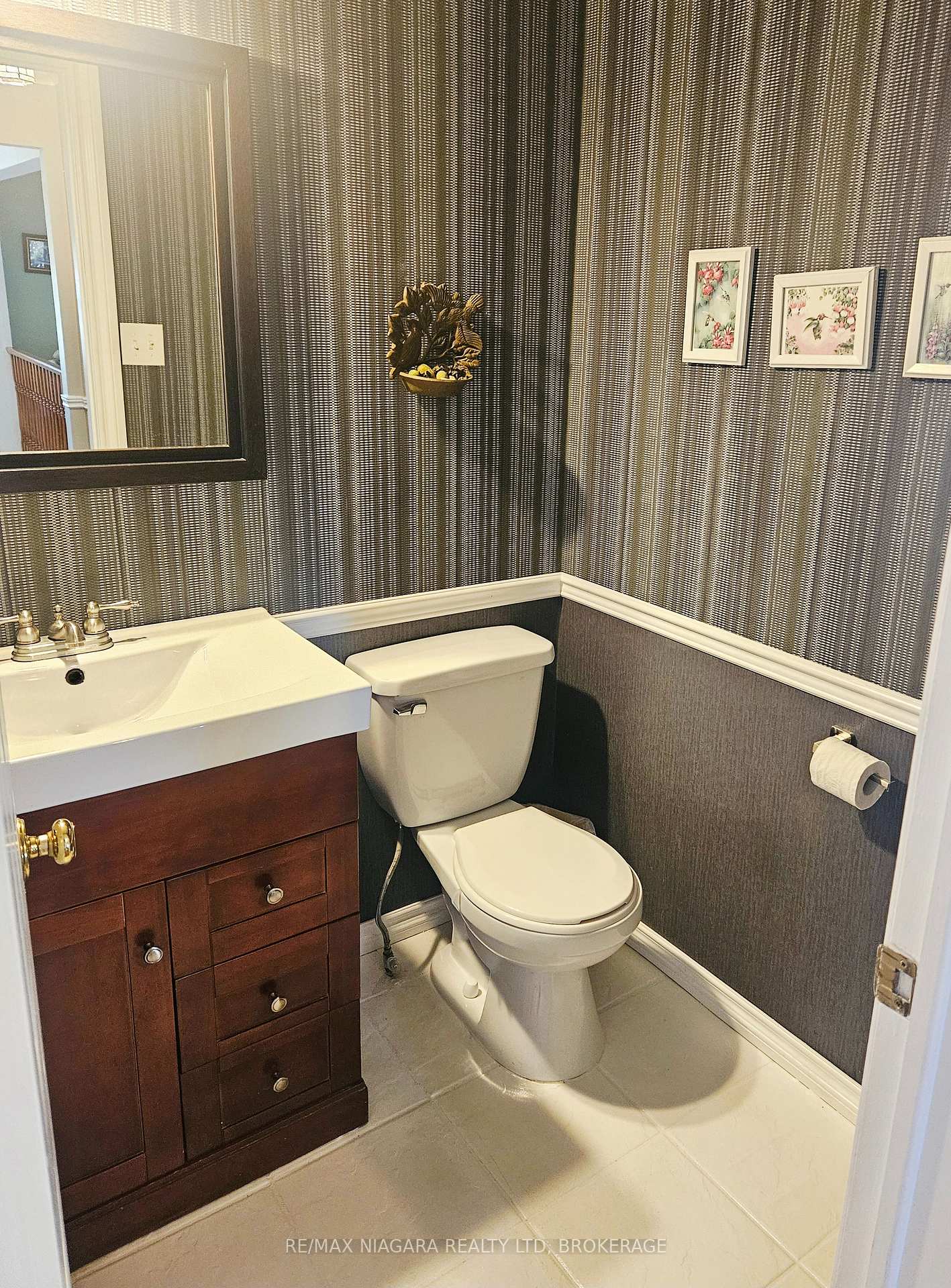 Photo 12 of 26 Strada Boulevard, St. Catharines, Rykert/Vansickle — HOMEH
