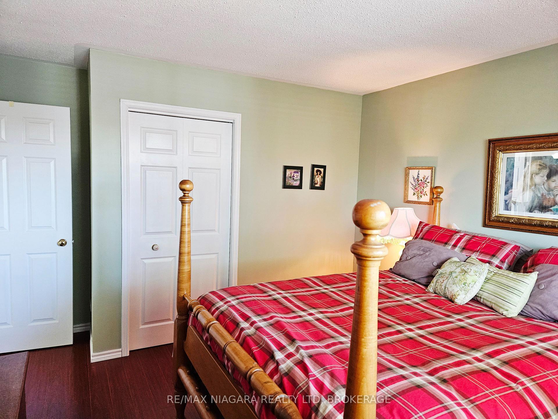Photo 18 of 26 Strada Boulevard, St. Catharines, Rykert/Vansickle — HOMEH