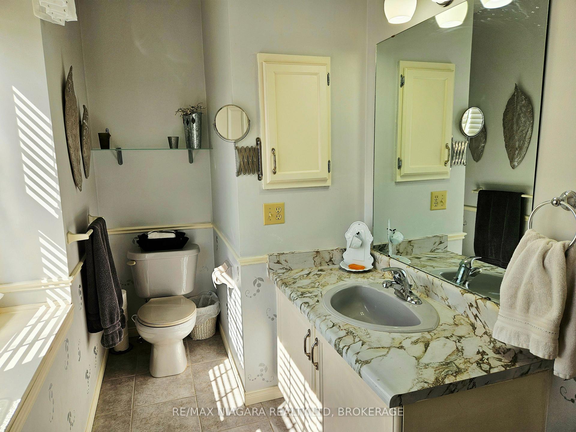 Photo 21 of 26 Strada Boulevard, St. Catharines, Rykert/Vansickle — HOMEH