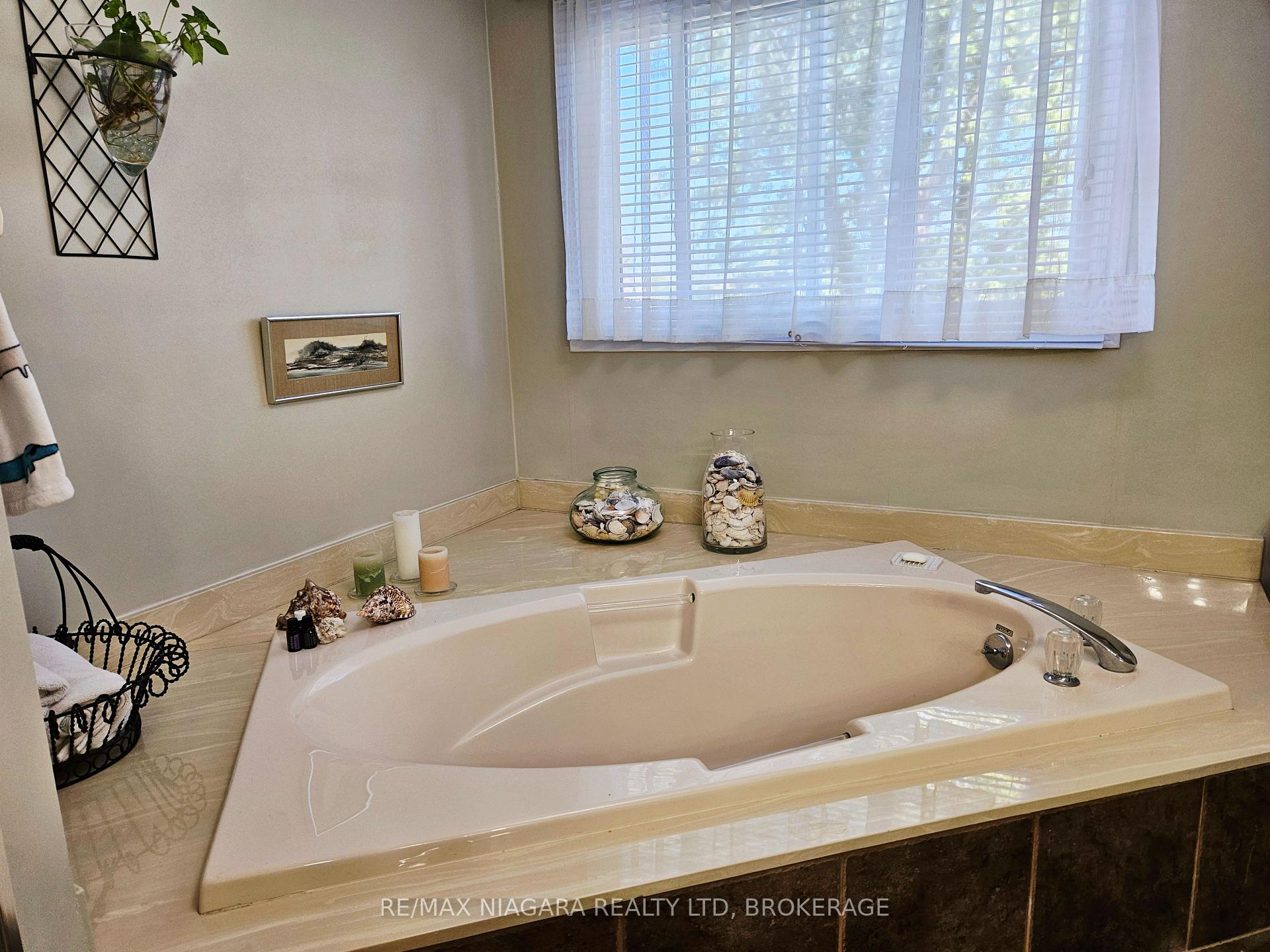 Photo 26 of 26 Strada Boulevard, St. Catharines, Rykert/Vansickle — HOMEH