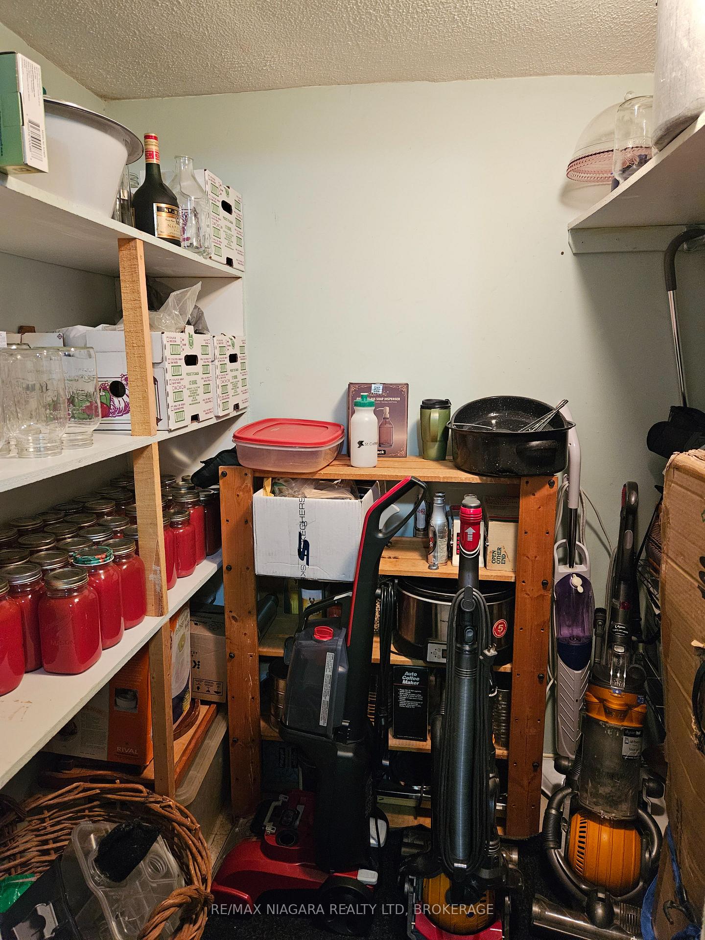 Photo 35 of 26 Strada Boulevard, St. Catharines, Rykert/Vansickle — HOMEH