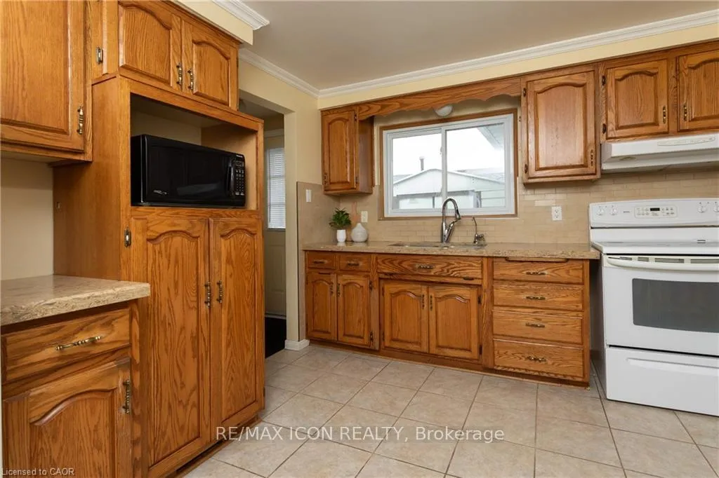 Photo 7 of 227 Hazelglen Drive, Kitchener — HOMEH