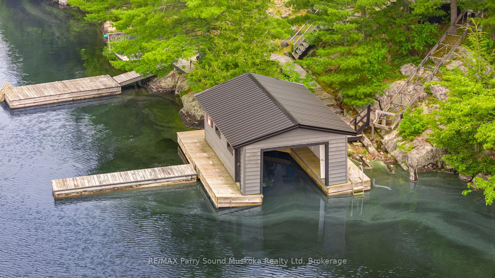 Photo 3 of 109 Healey Lake, The Archipelago, Archipelago South — HOMEH